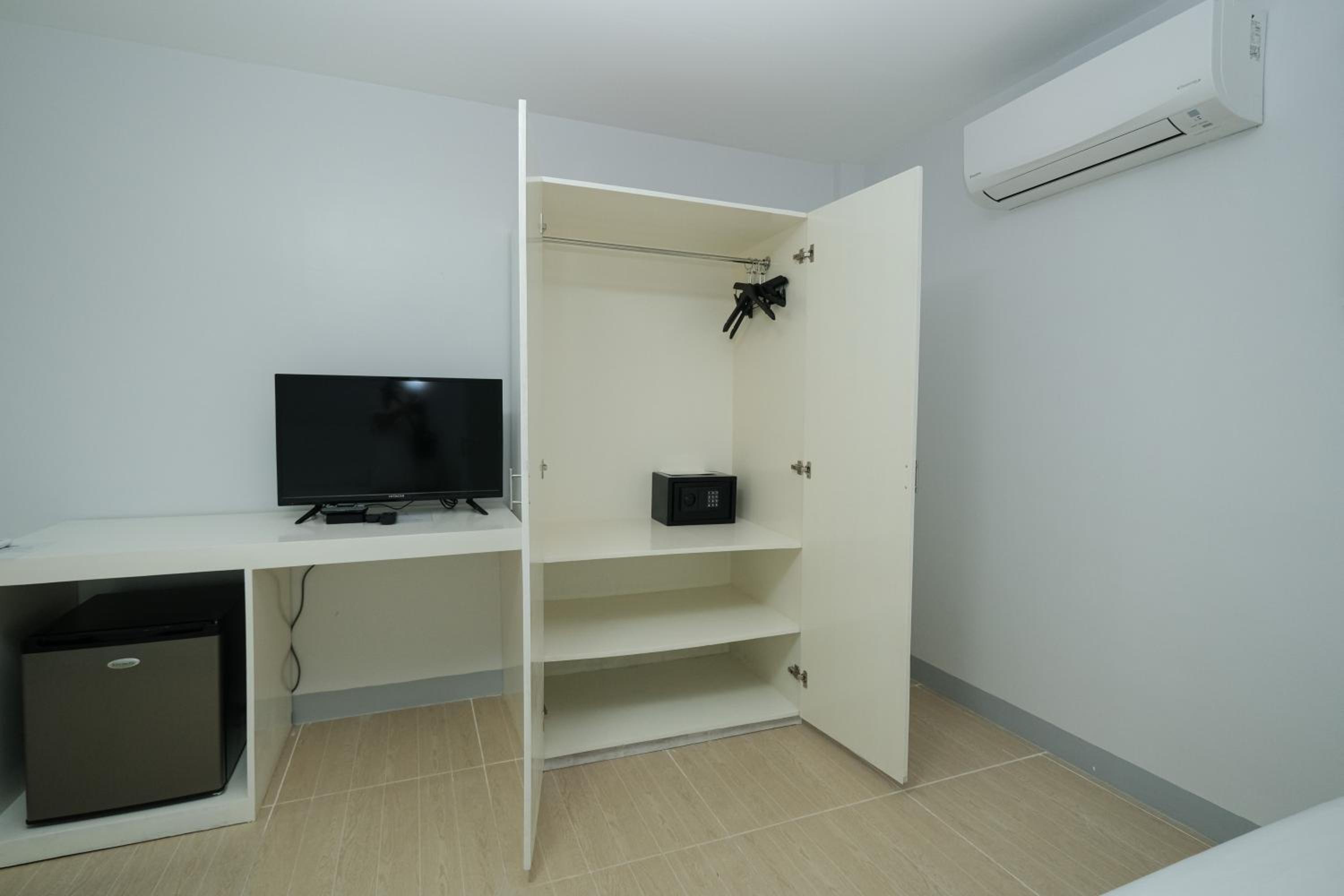 Family Room - Photo 15