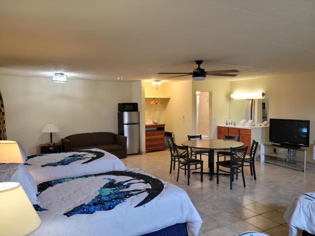 Family Room - Photo 1