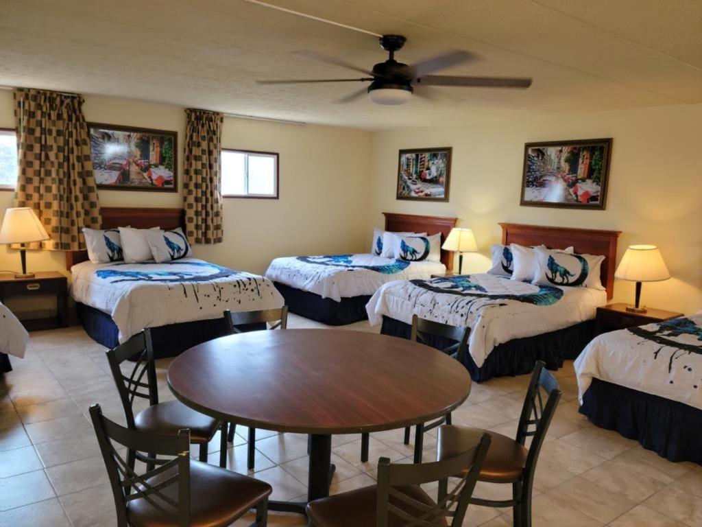 Family Room - Photo 4