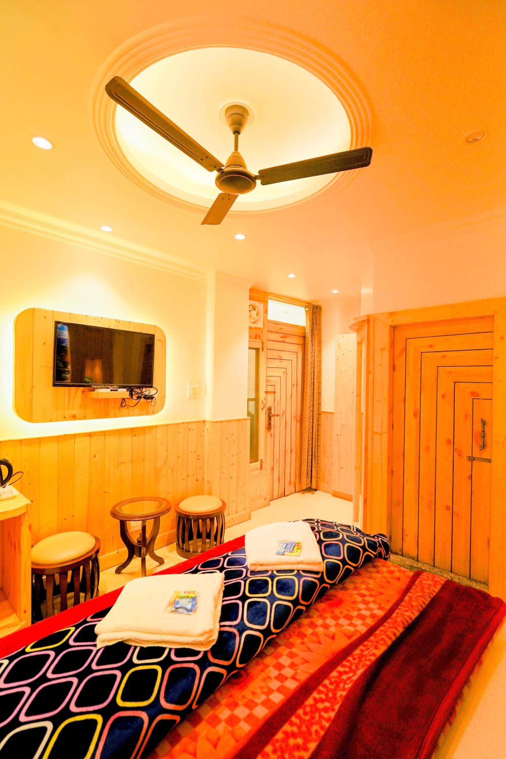 Double Room with Mountain View - Photo 3
