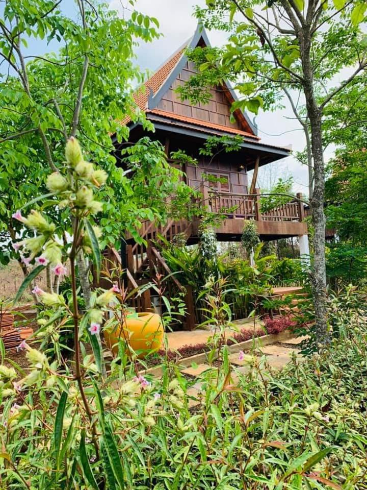 Bungalow with Garden View - Photo 5