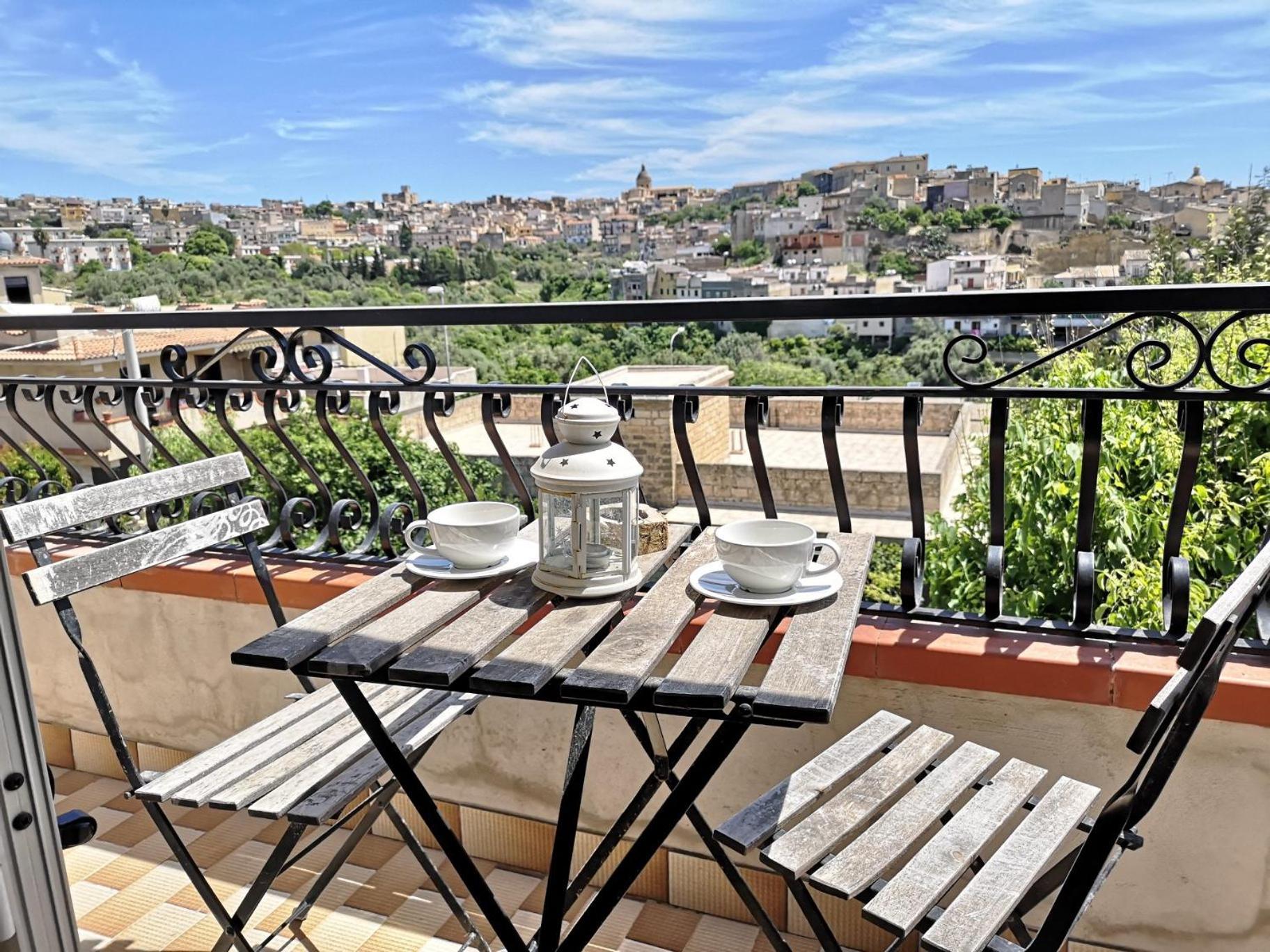 Deluxe Double Room with City View photo 2