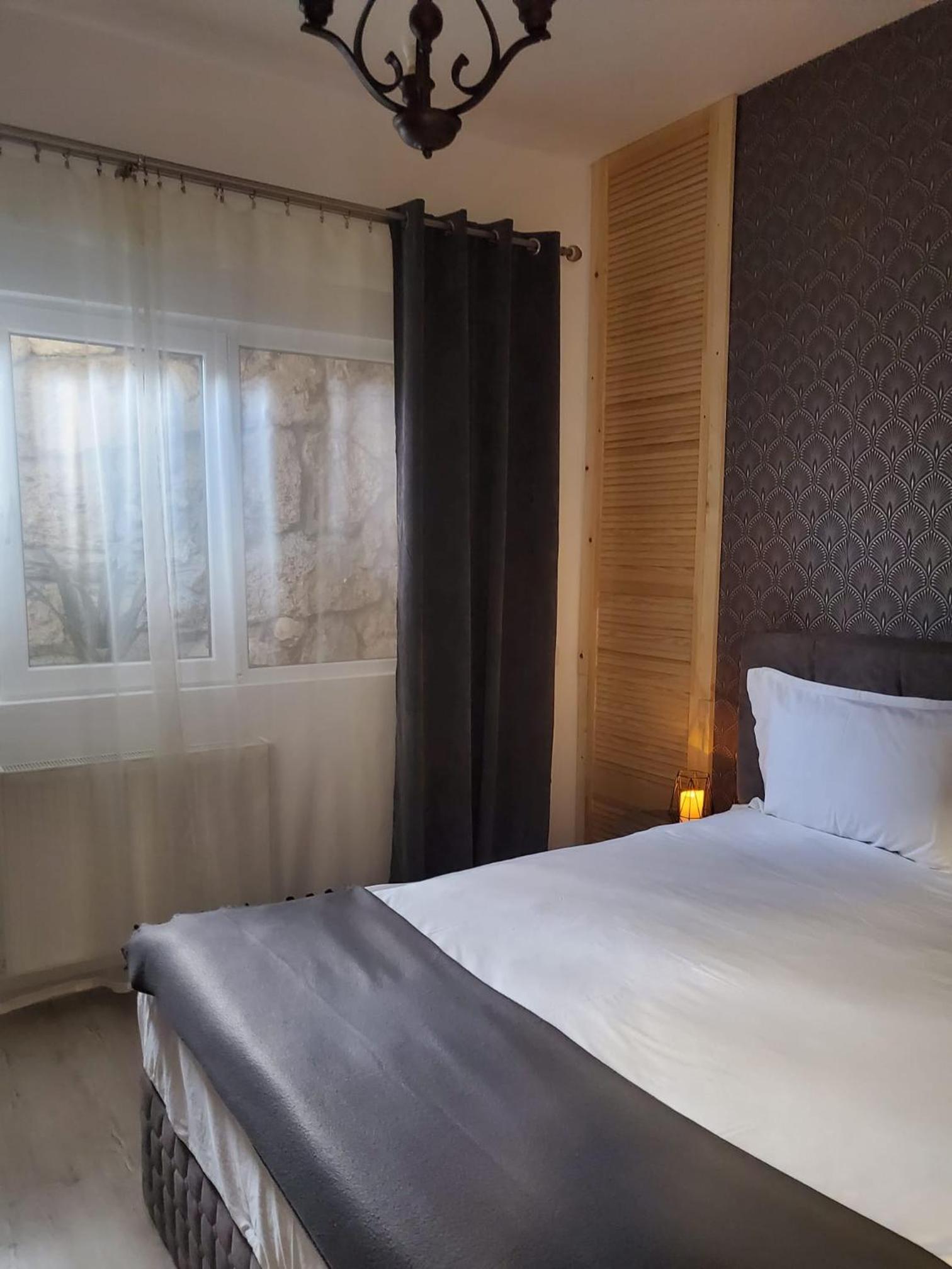 Budget Double Room - No windows - Photo 4