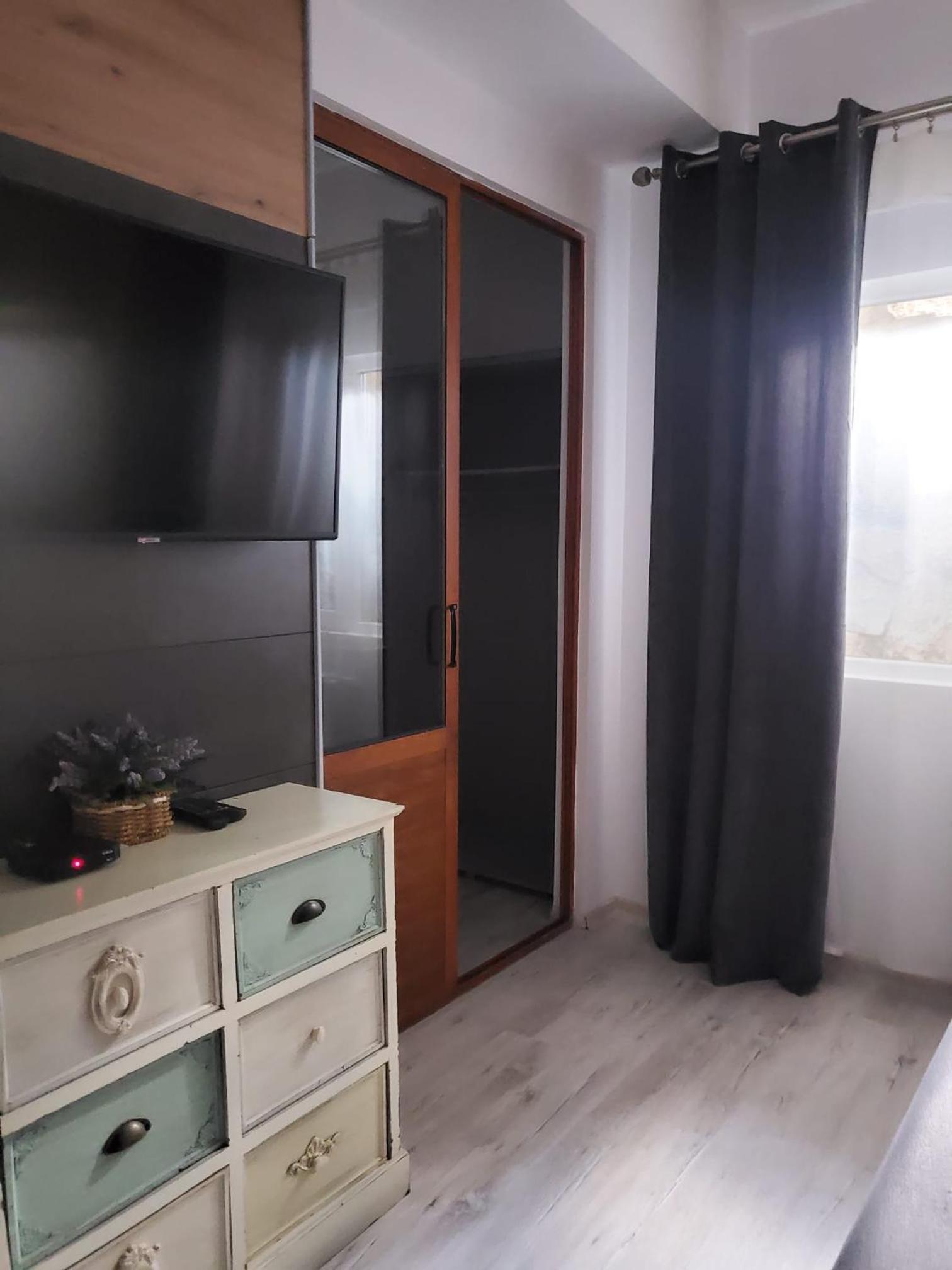 Budget Double Room - No windows - Photo 1