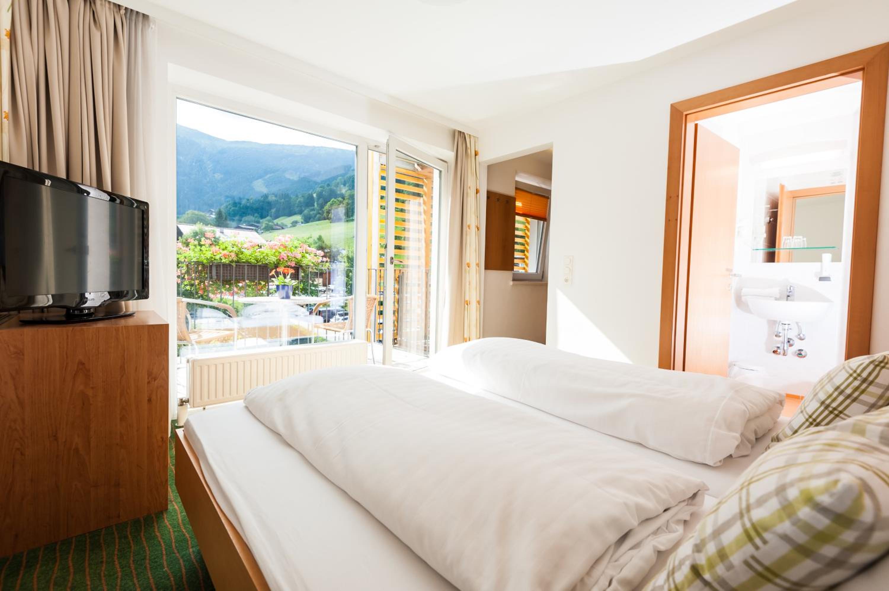Budget Double Room - Photo 3