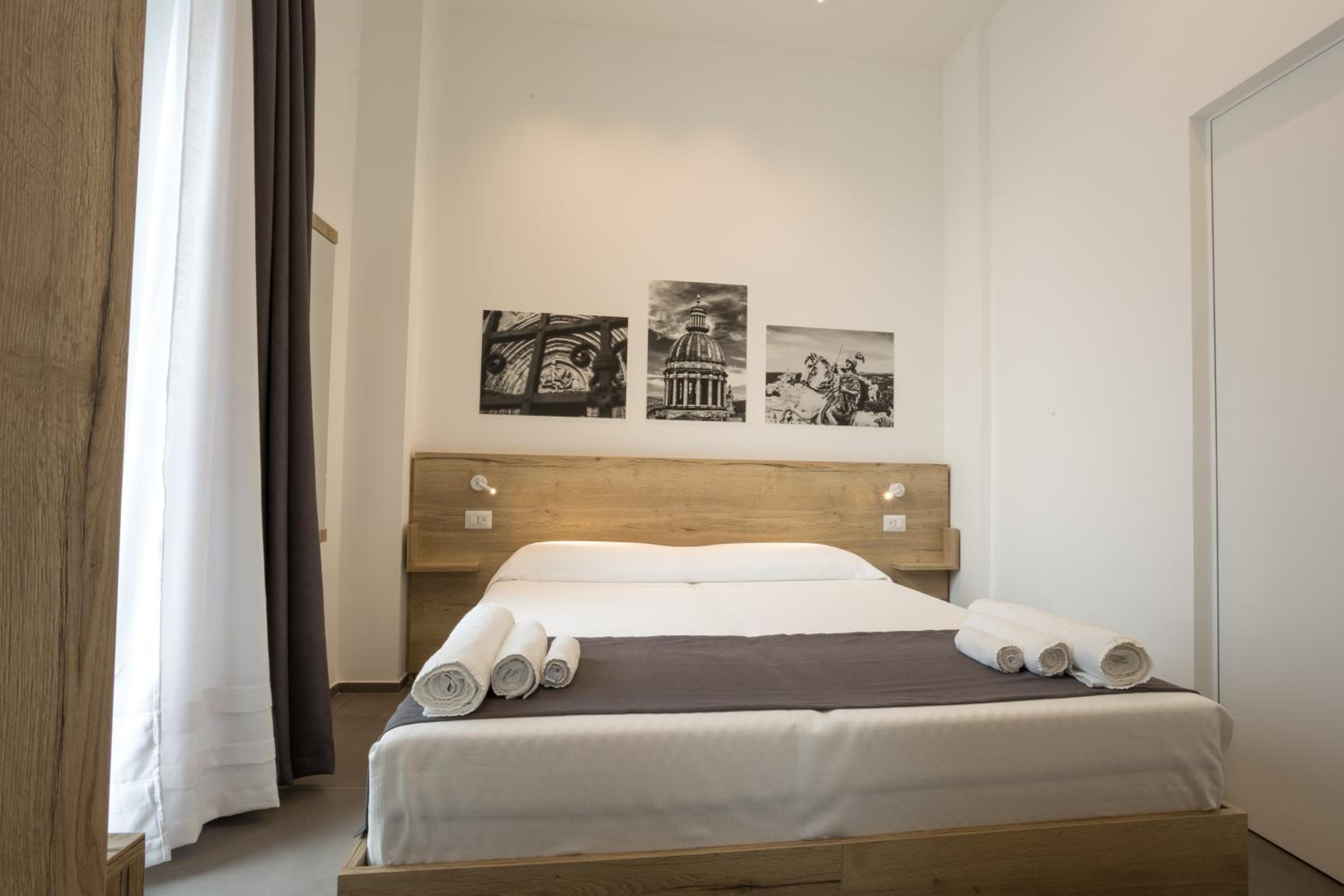 Small Double Room - Photo 5