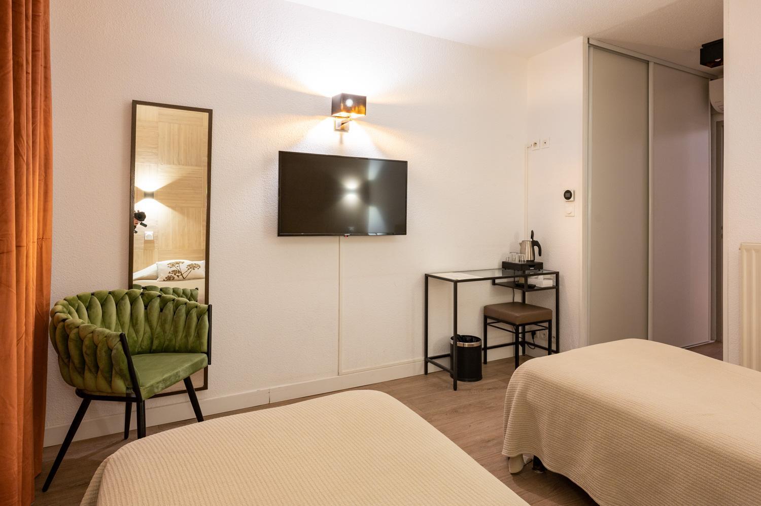 Twin Room - Photo 3
