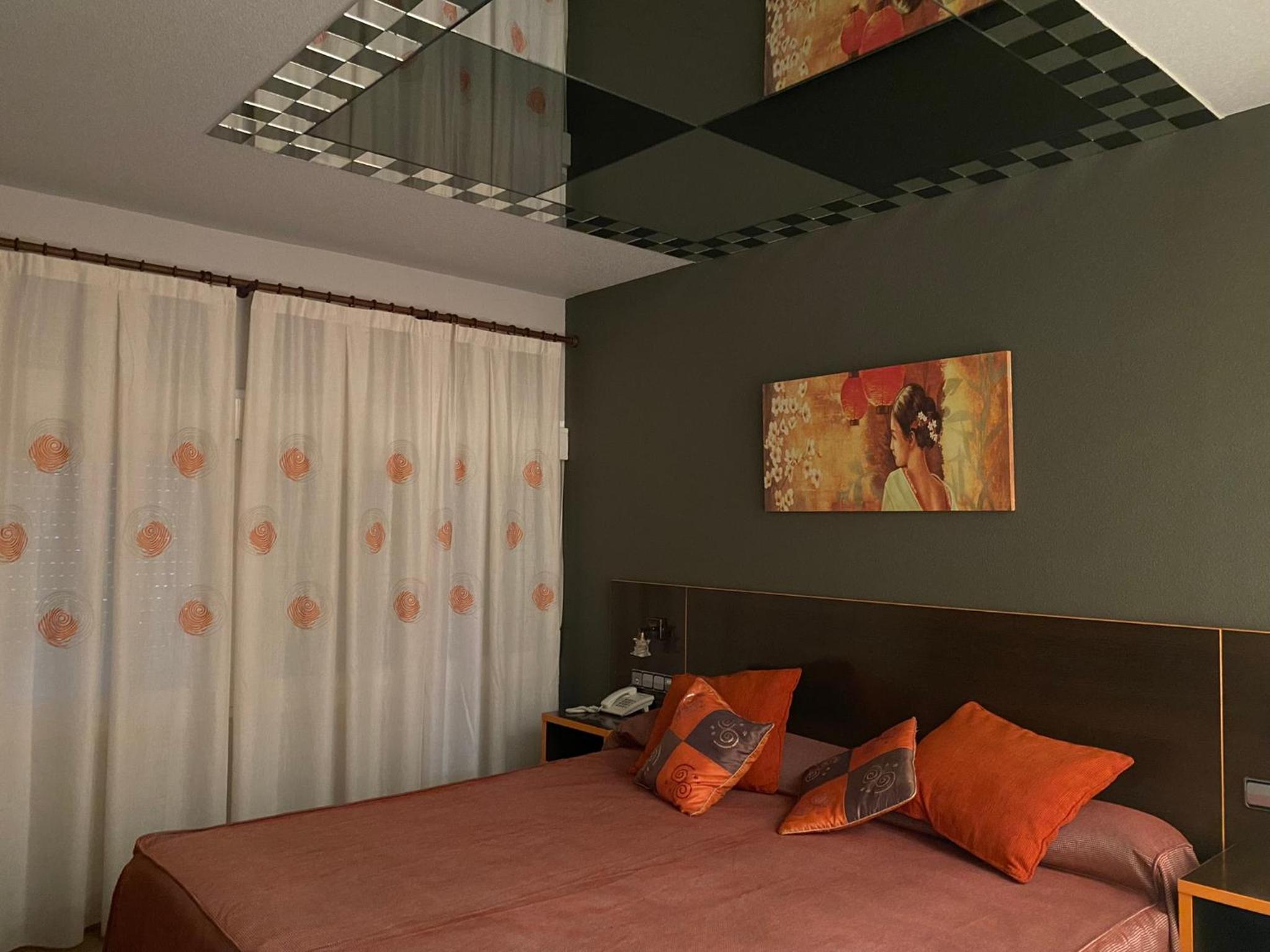 Deluxe Suite with Spa Bath photo 2