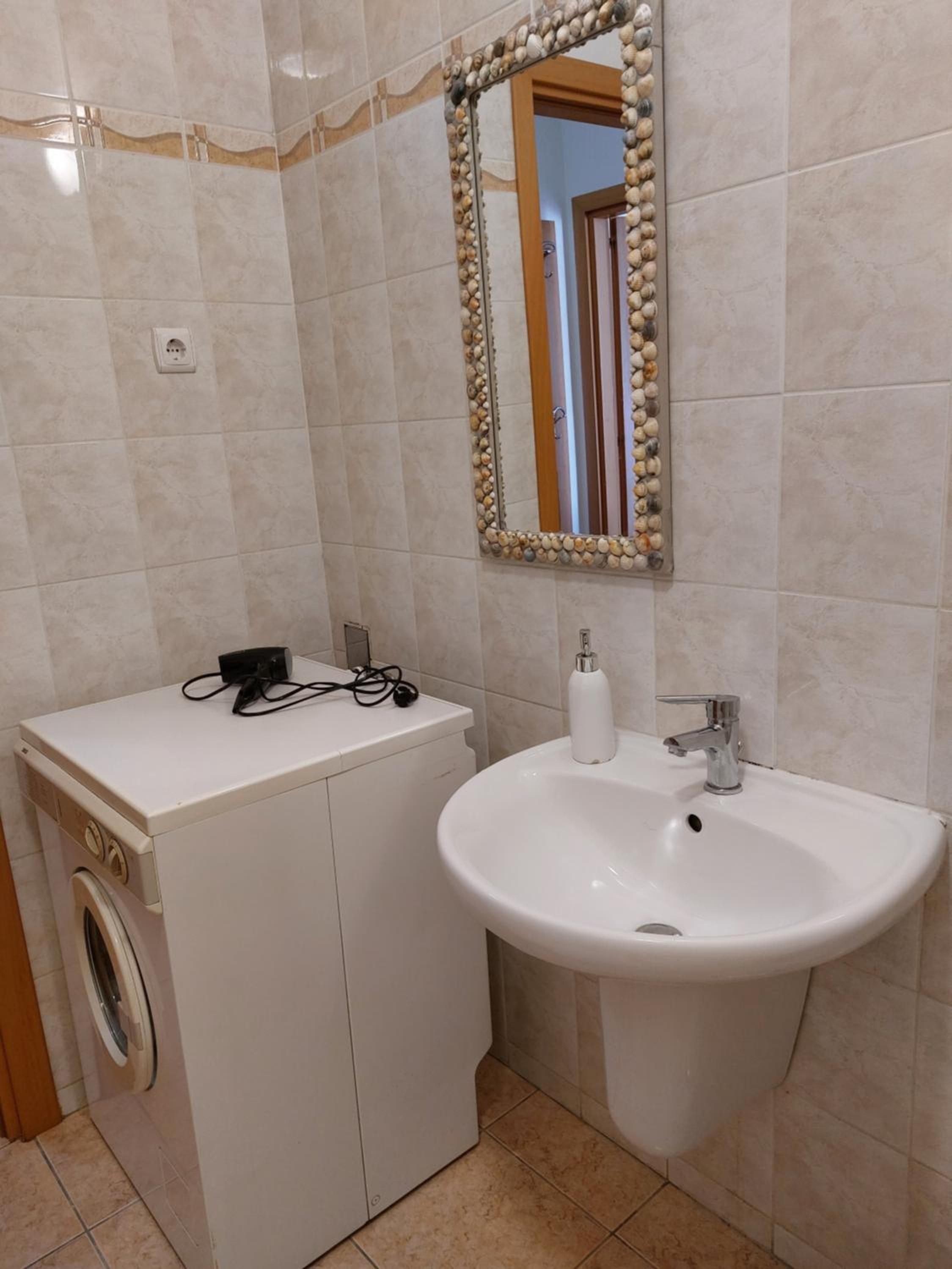 One-Bedroom Apartment - Photo 12