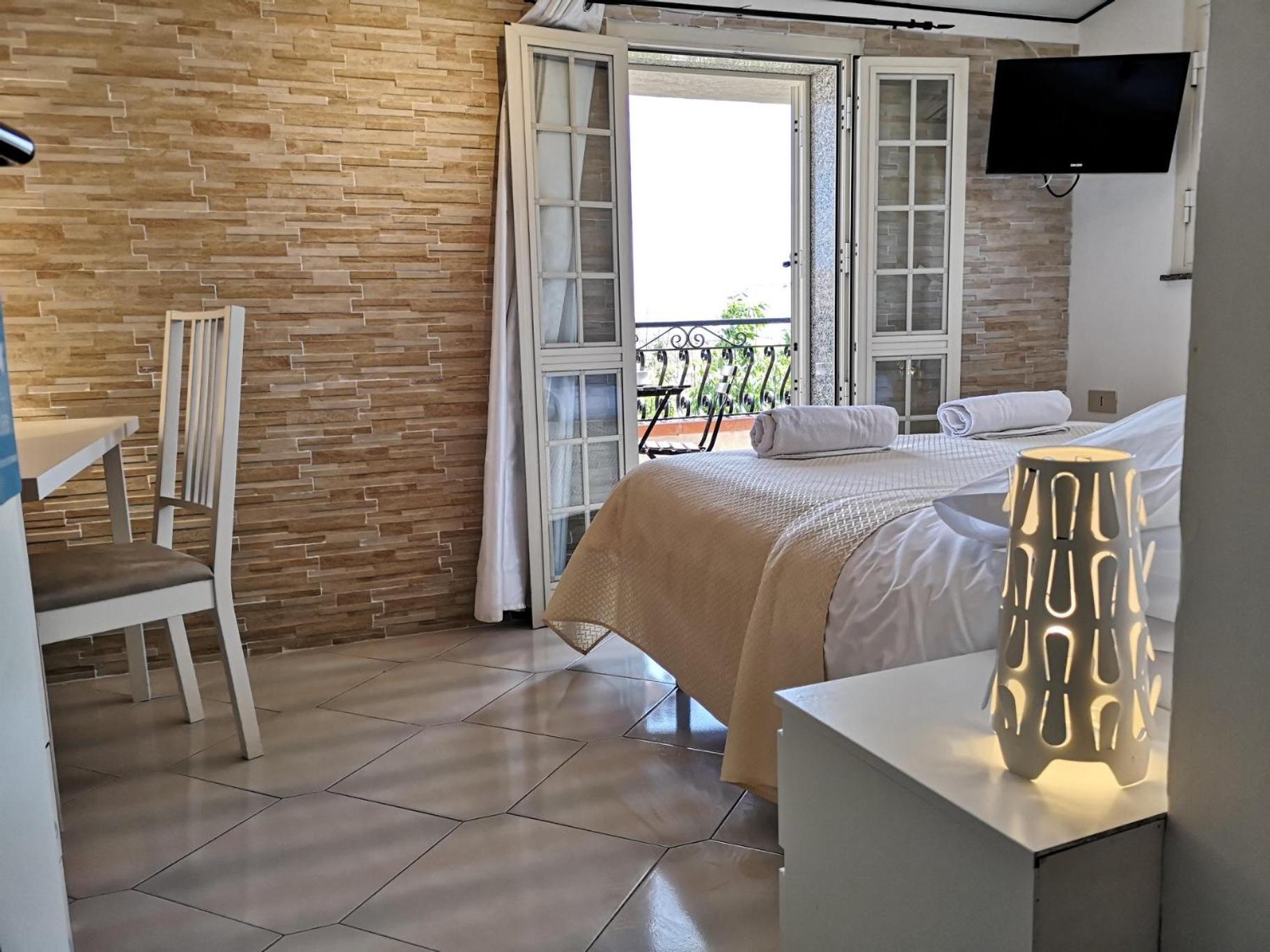 Deluxe Double Room with City View