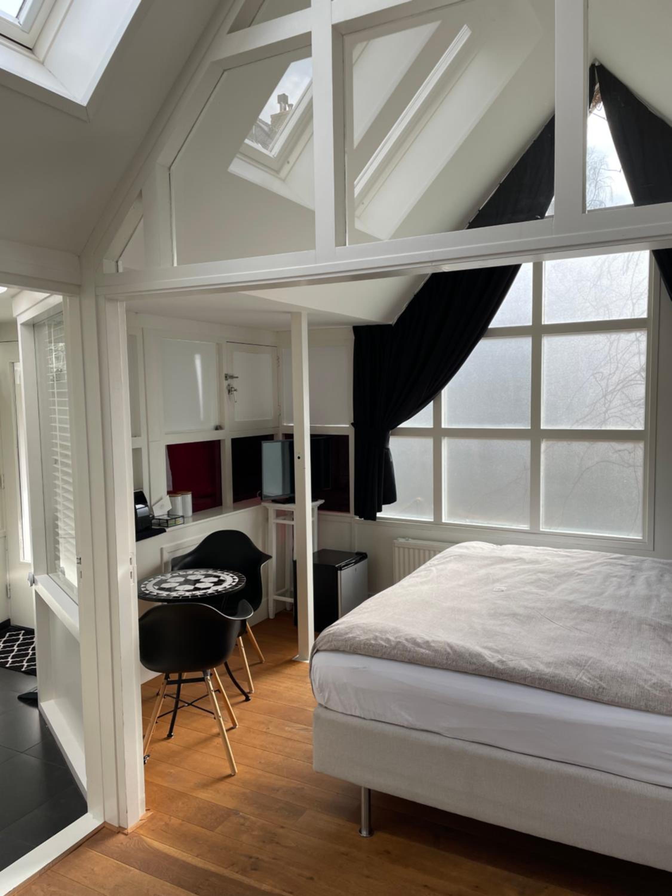 Deluxe King Room photo 1