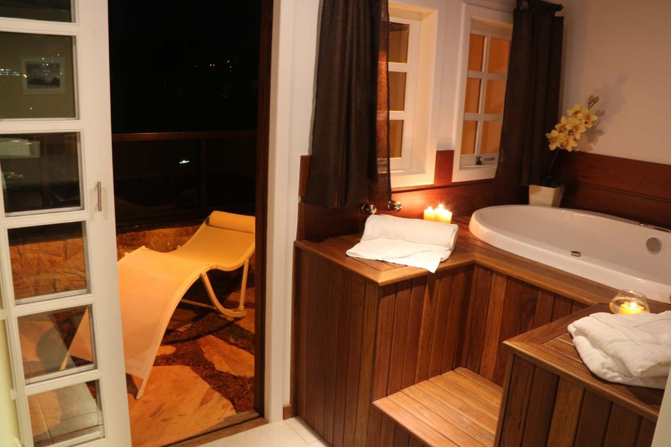 Double Room with Terrace and Spa Bath photo 3