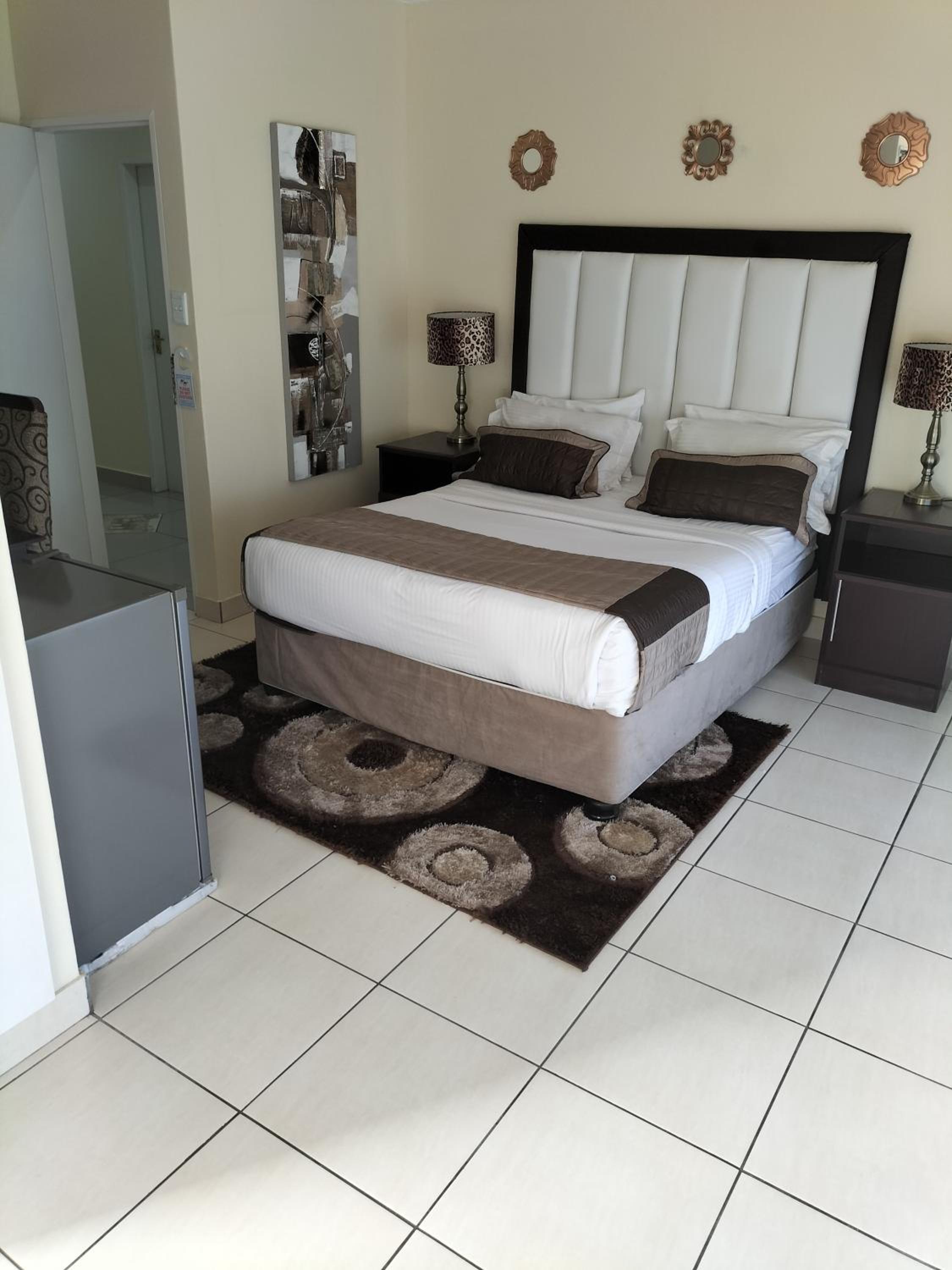 Deluxe Queen Suite