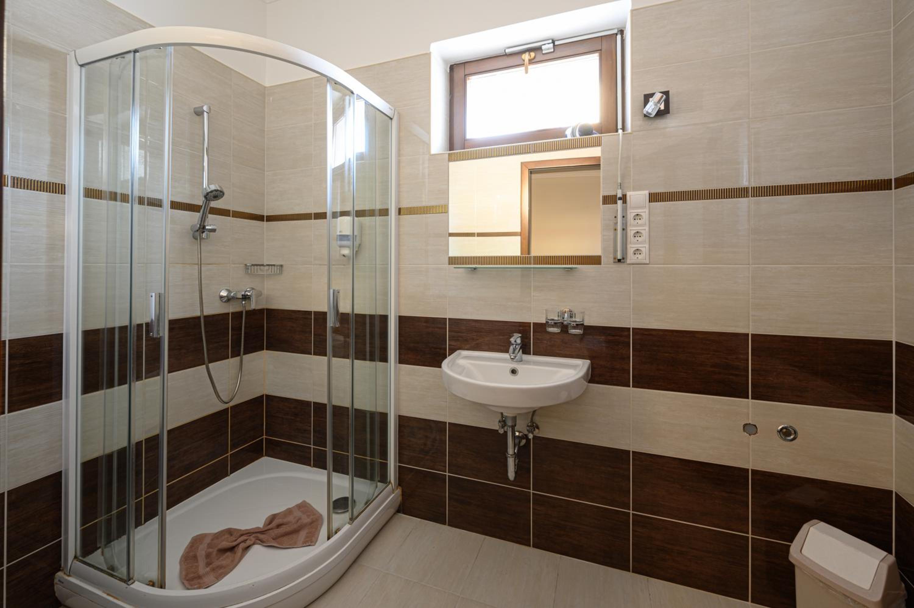 Deluxe Family Room - Photo 11