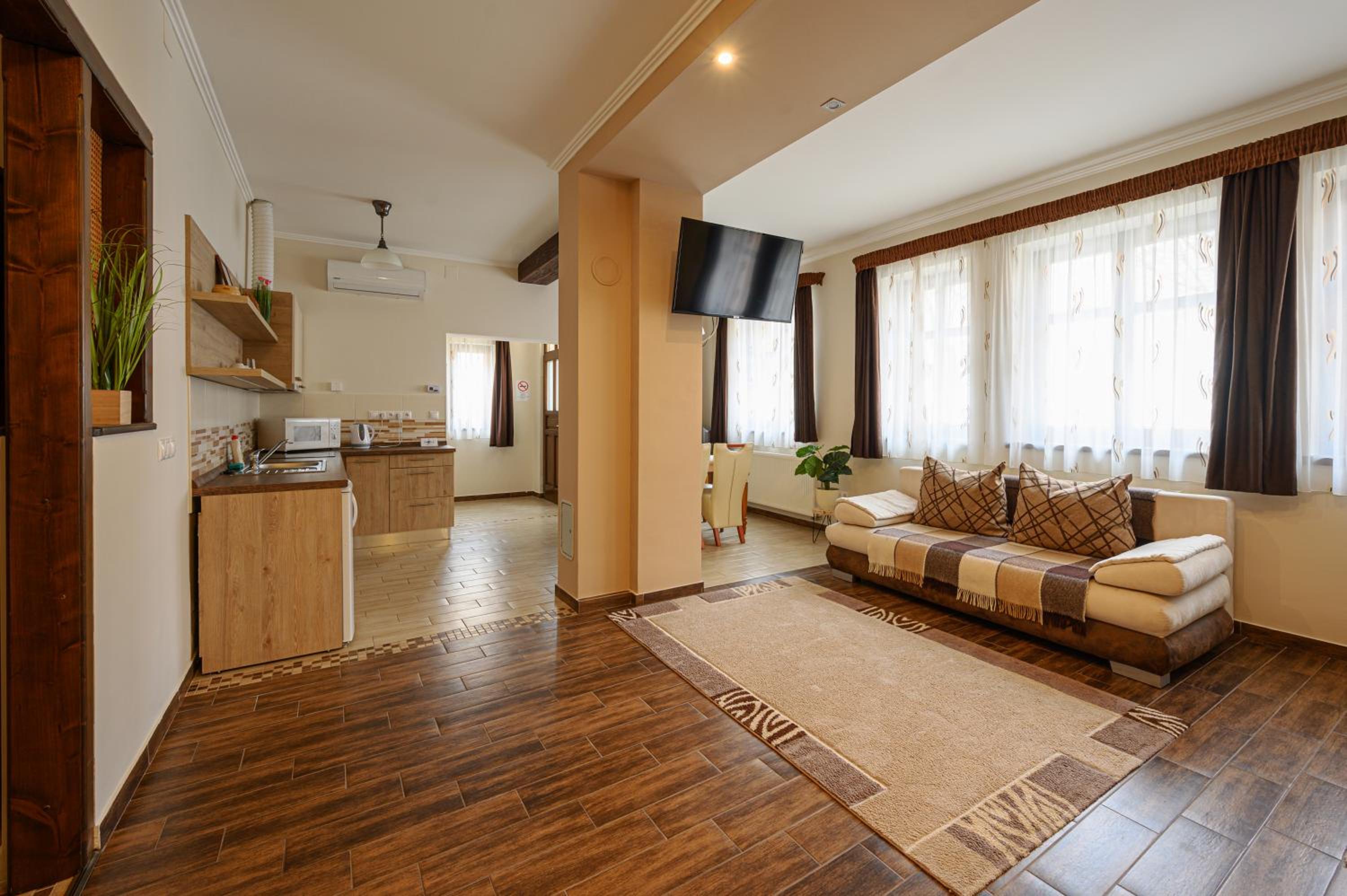 Deluxe Family Room - Photo 17