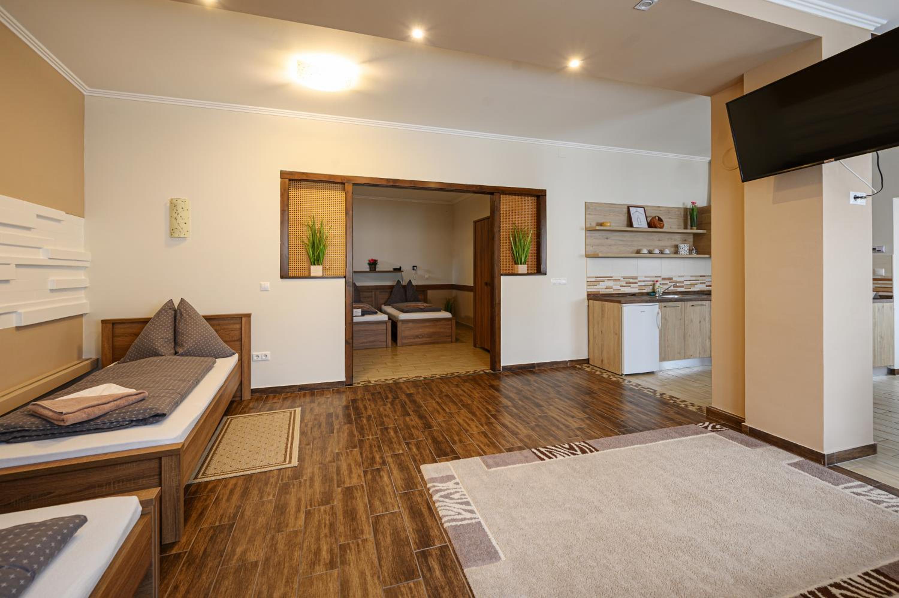 Deluxe Family Room - Photo 18