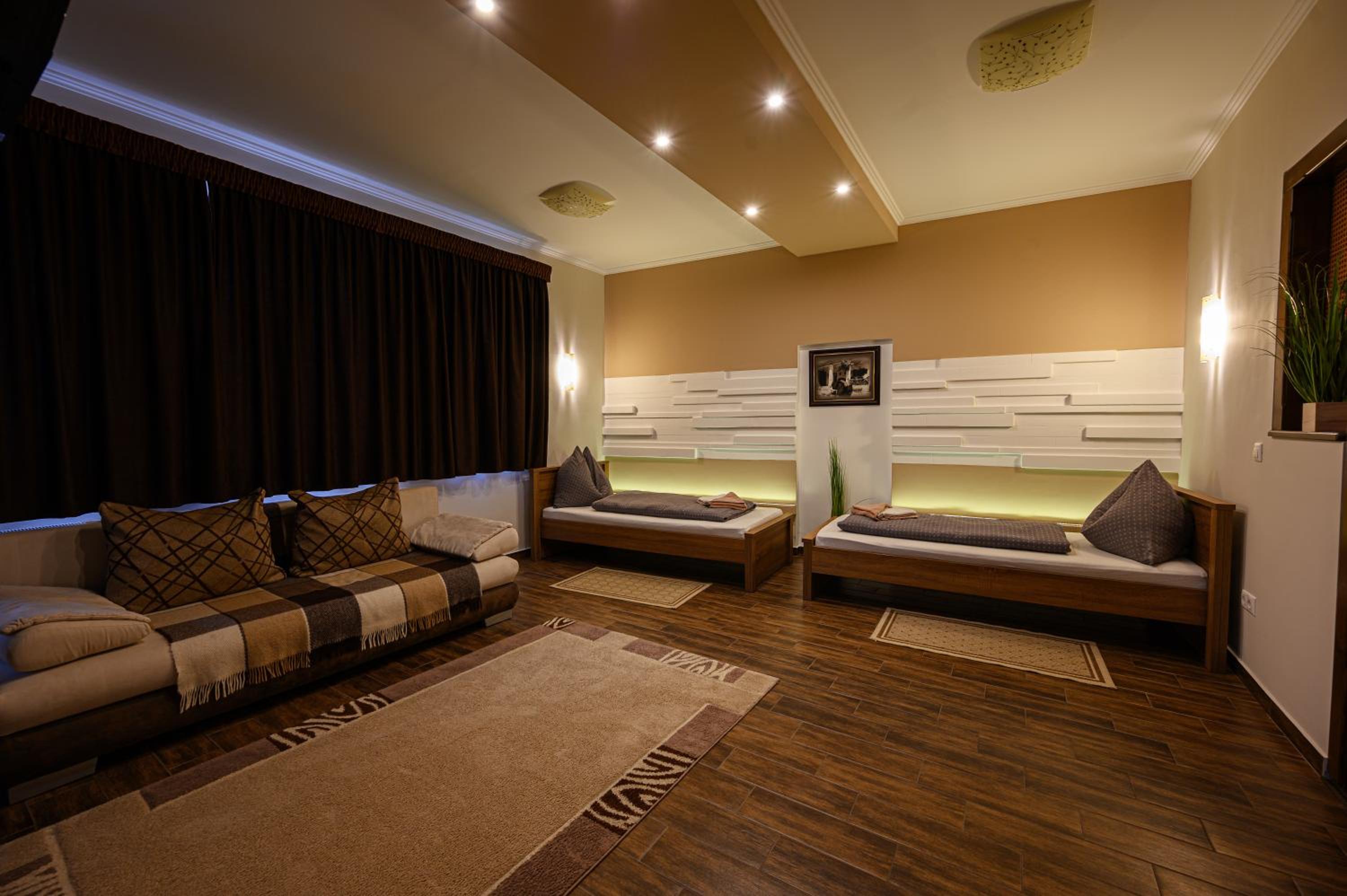 Deluxe Family Room - Photo 19