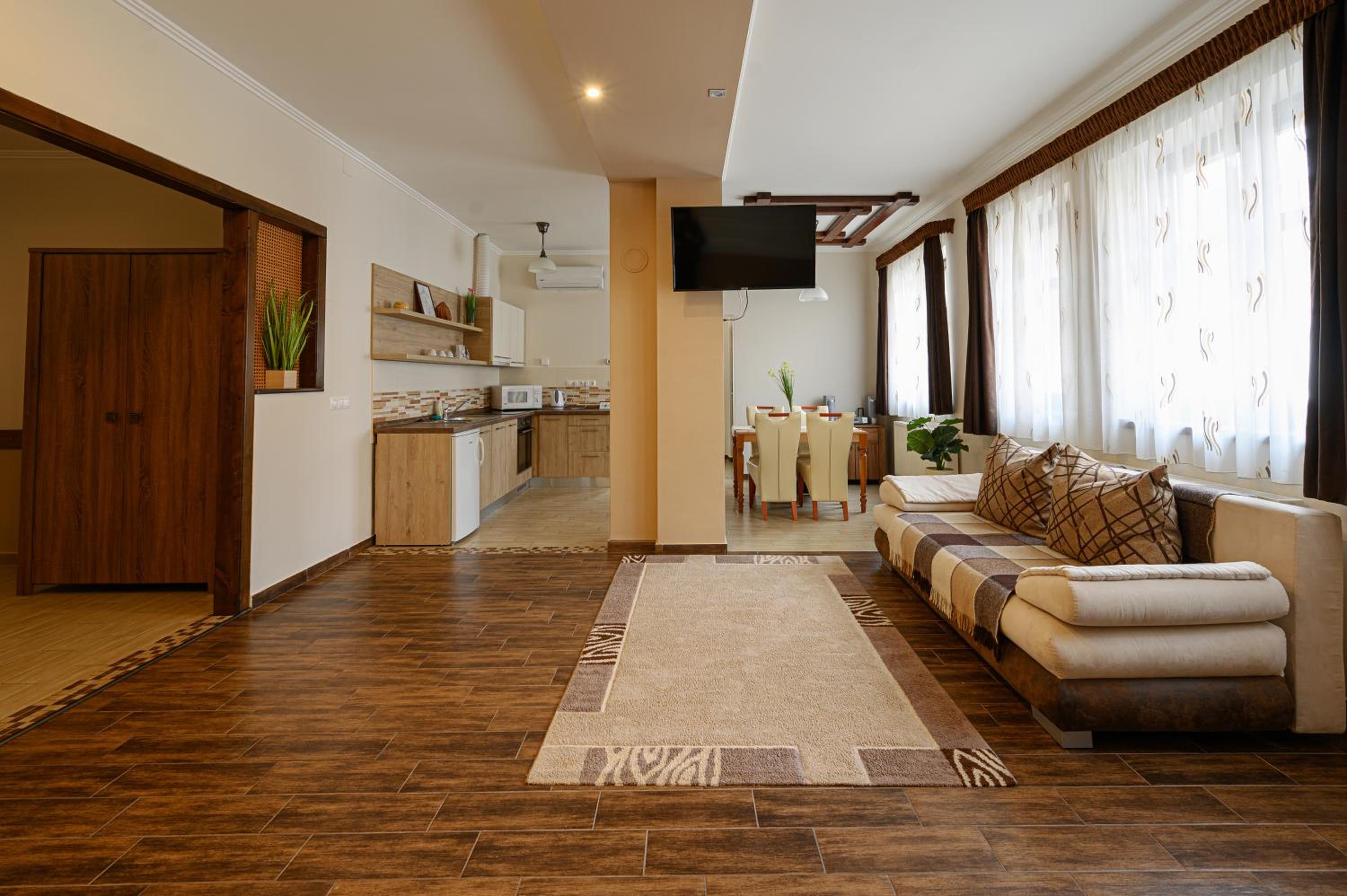 Deluxe Family Room - Photo 20