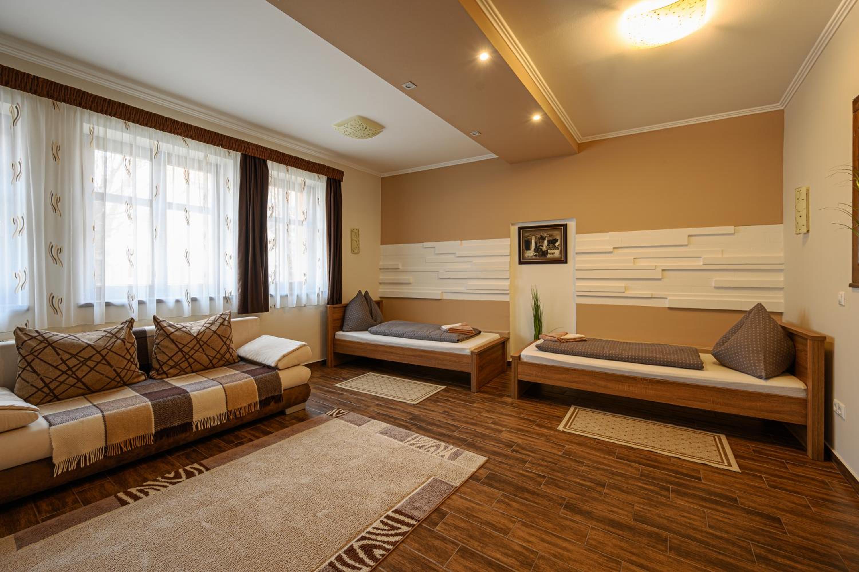 Deluxe Family Room - Photo 21