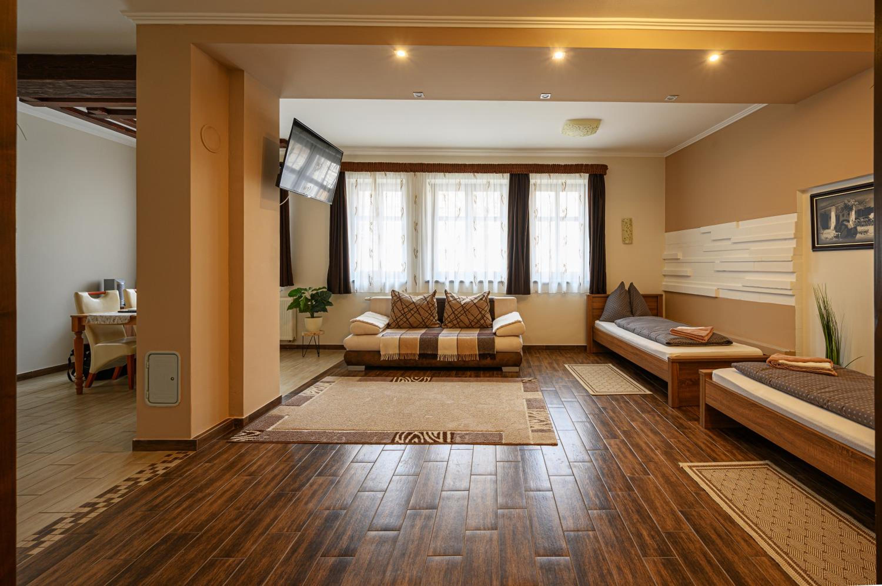Deluxe Family Room - Photo 22