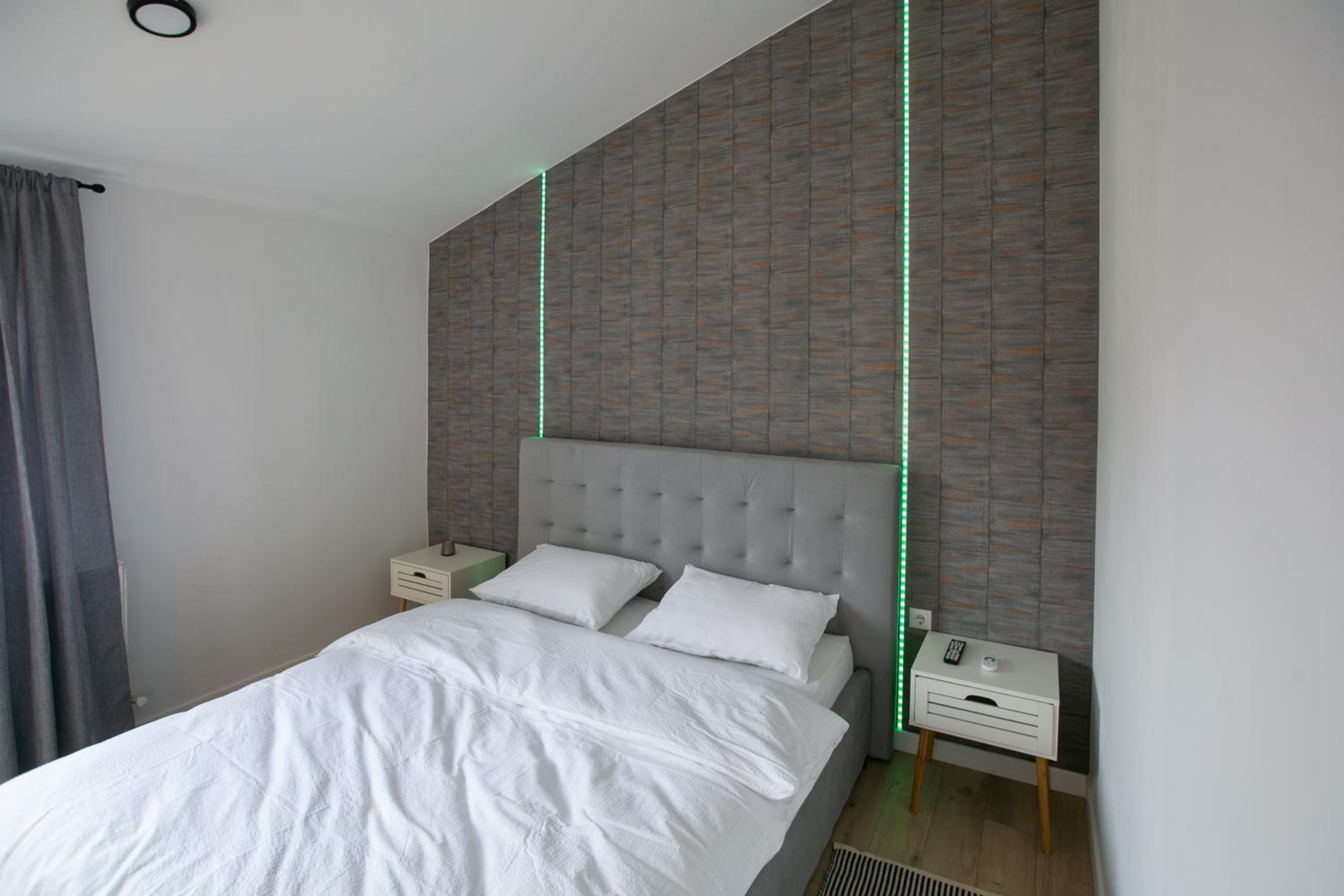 Deluxe Room - Photo 12