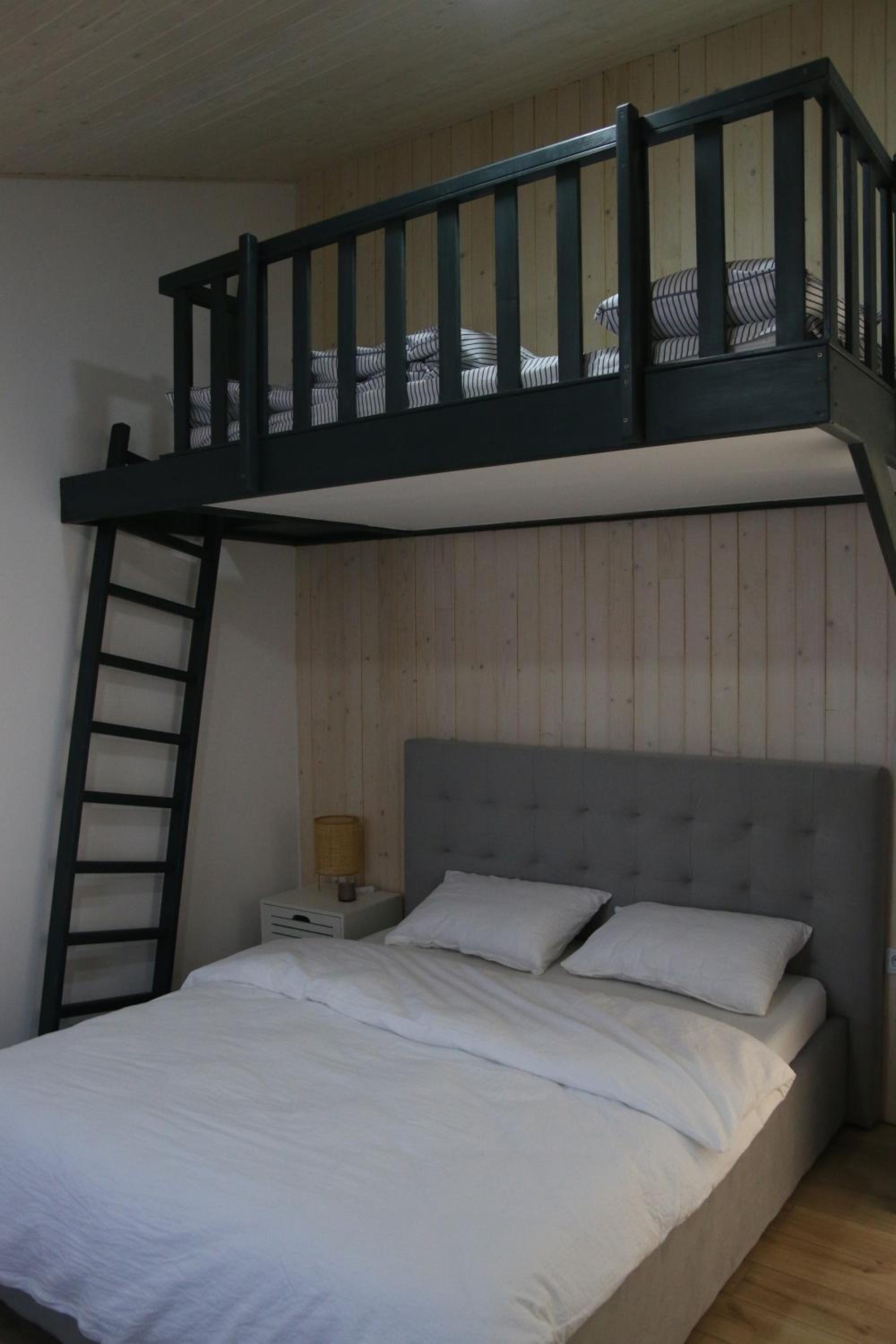 Family Room - Photo 10