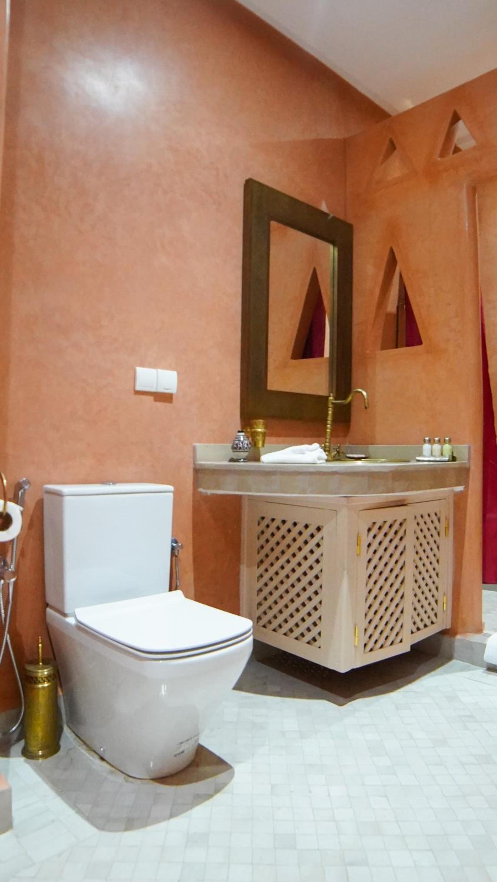 Deluxe King Suite - Photo 4