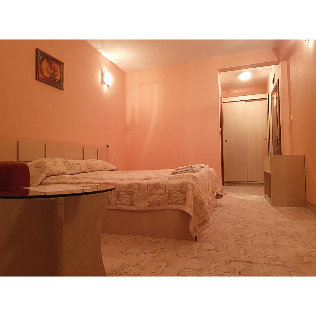 Double Room with Balcony - Photo 4