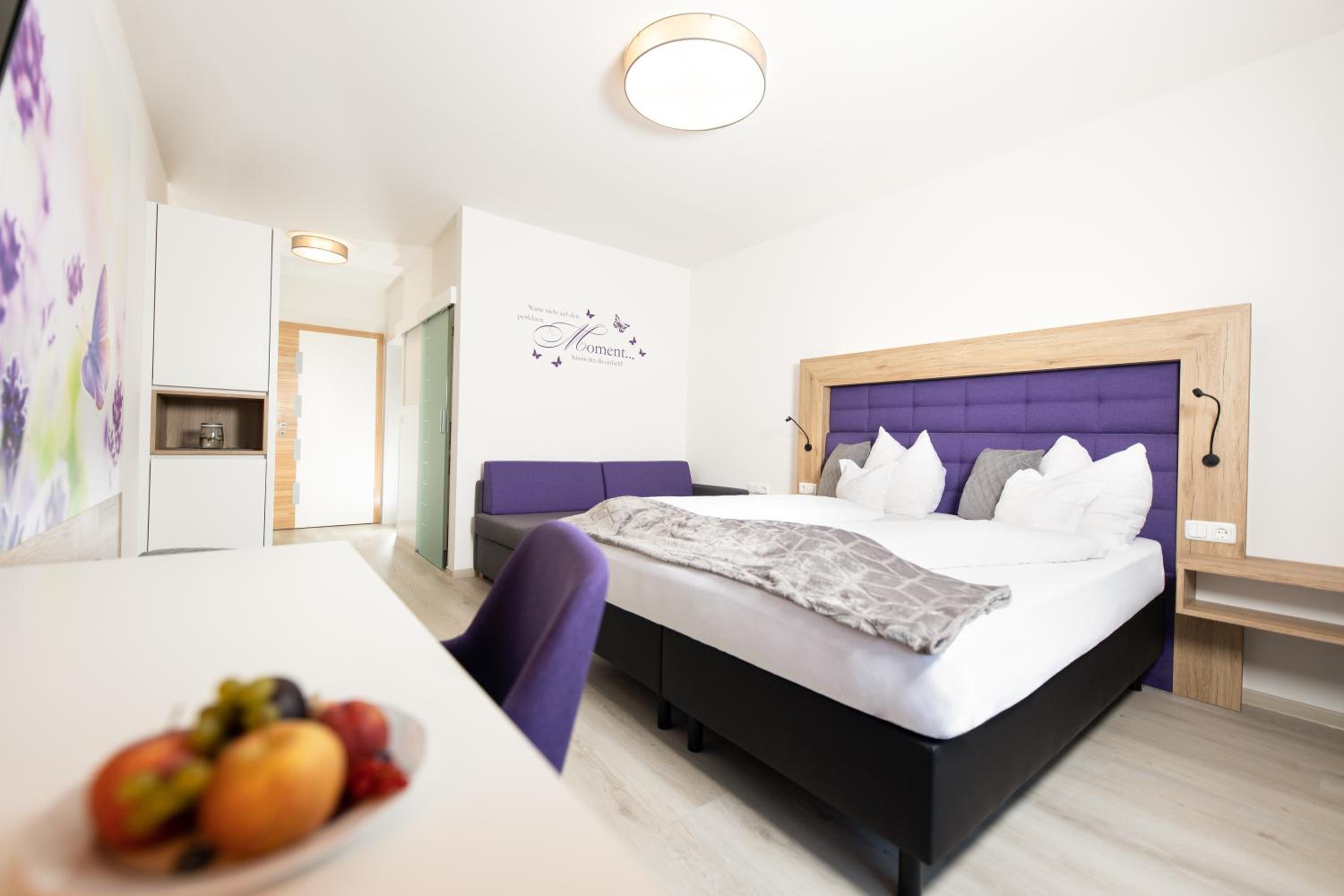 Deluxe Double Room with Balcony - Photo 8