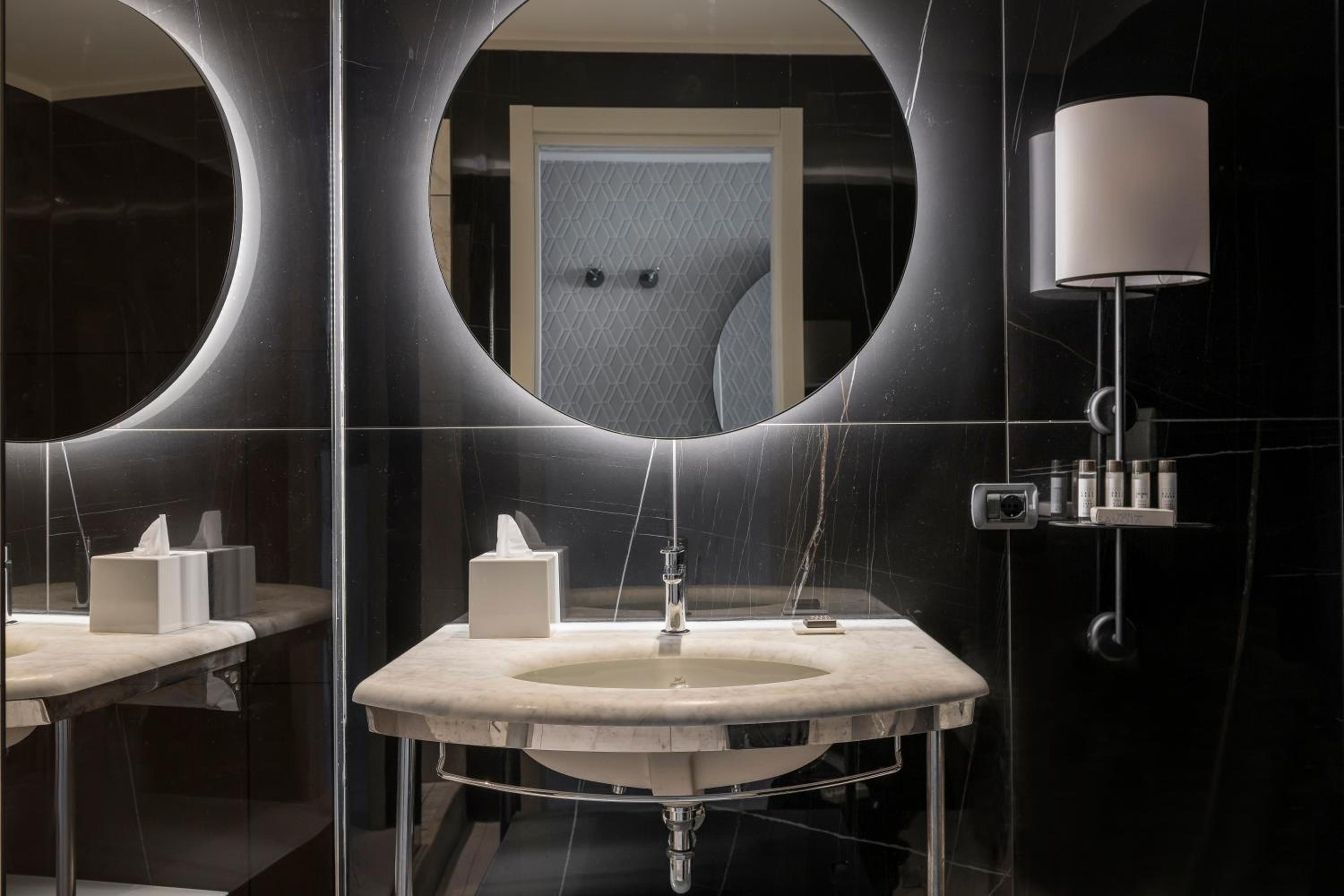 Double or Twin Room with Sea View and Spa Access - Photo 5