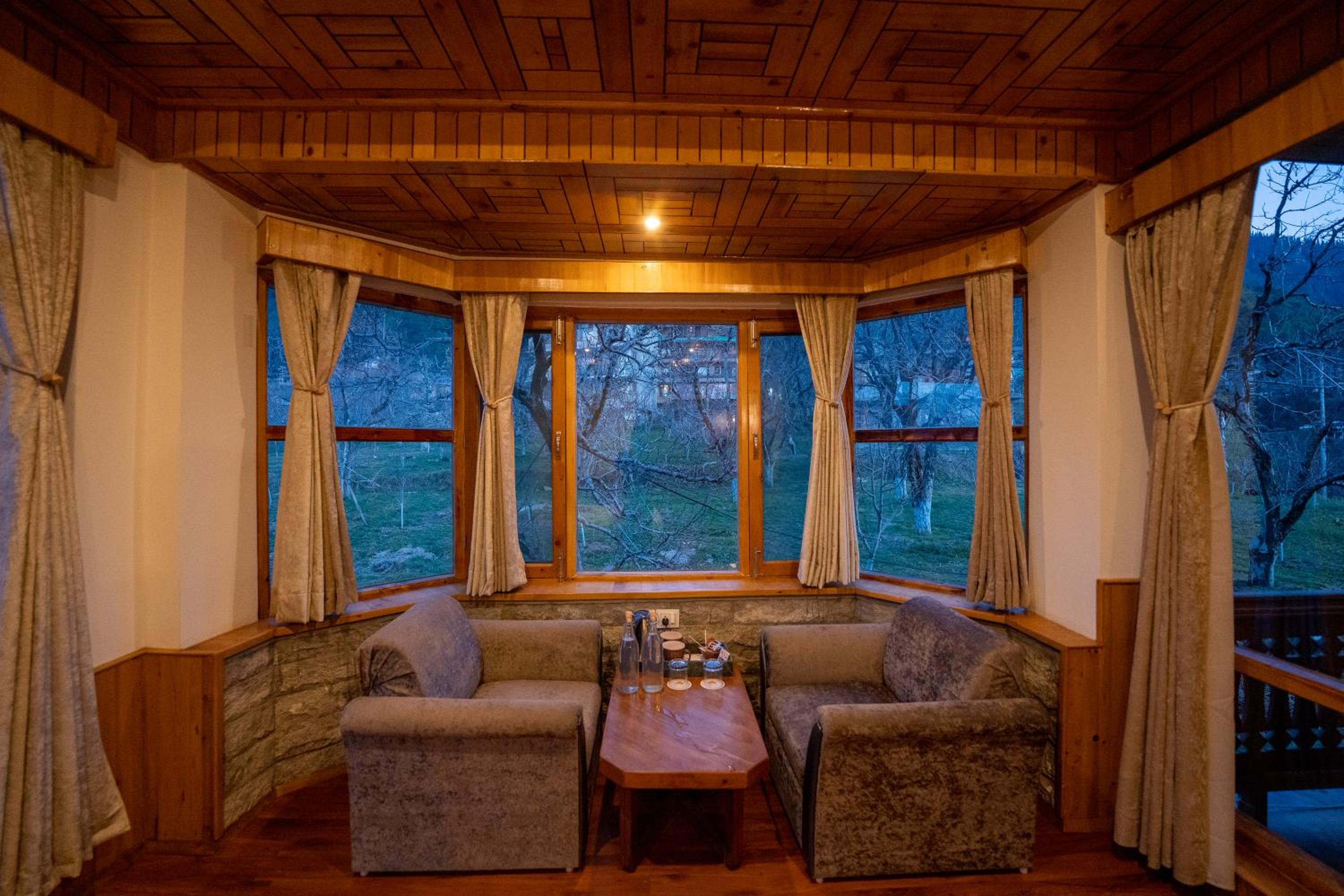 Double Room with Mountain View - Welcome Drink, Complimentary 2pcs Laundry, Late Check out upto 2hrs - Photo 7