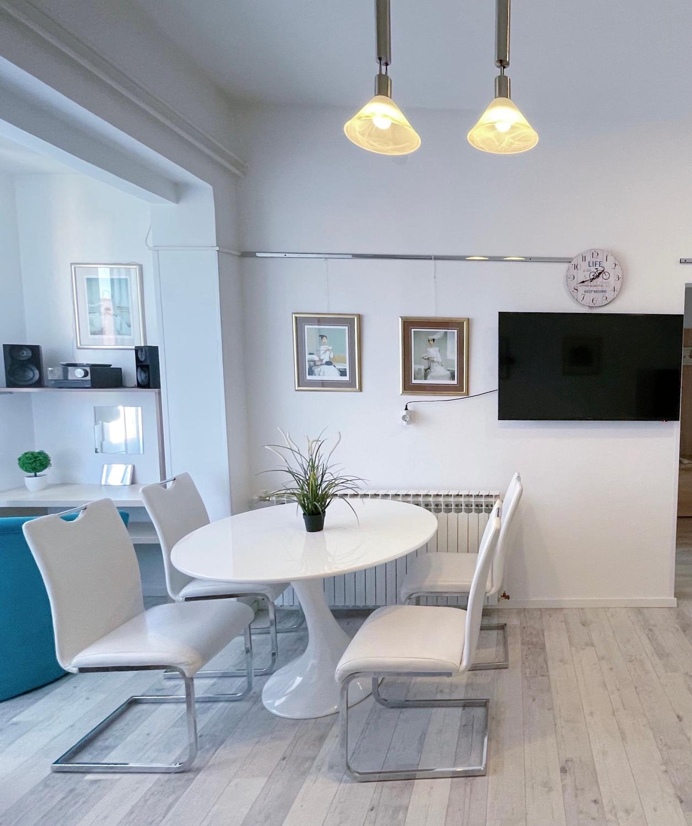 Apartment photo 2