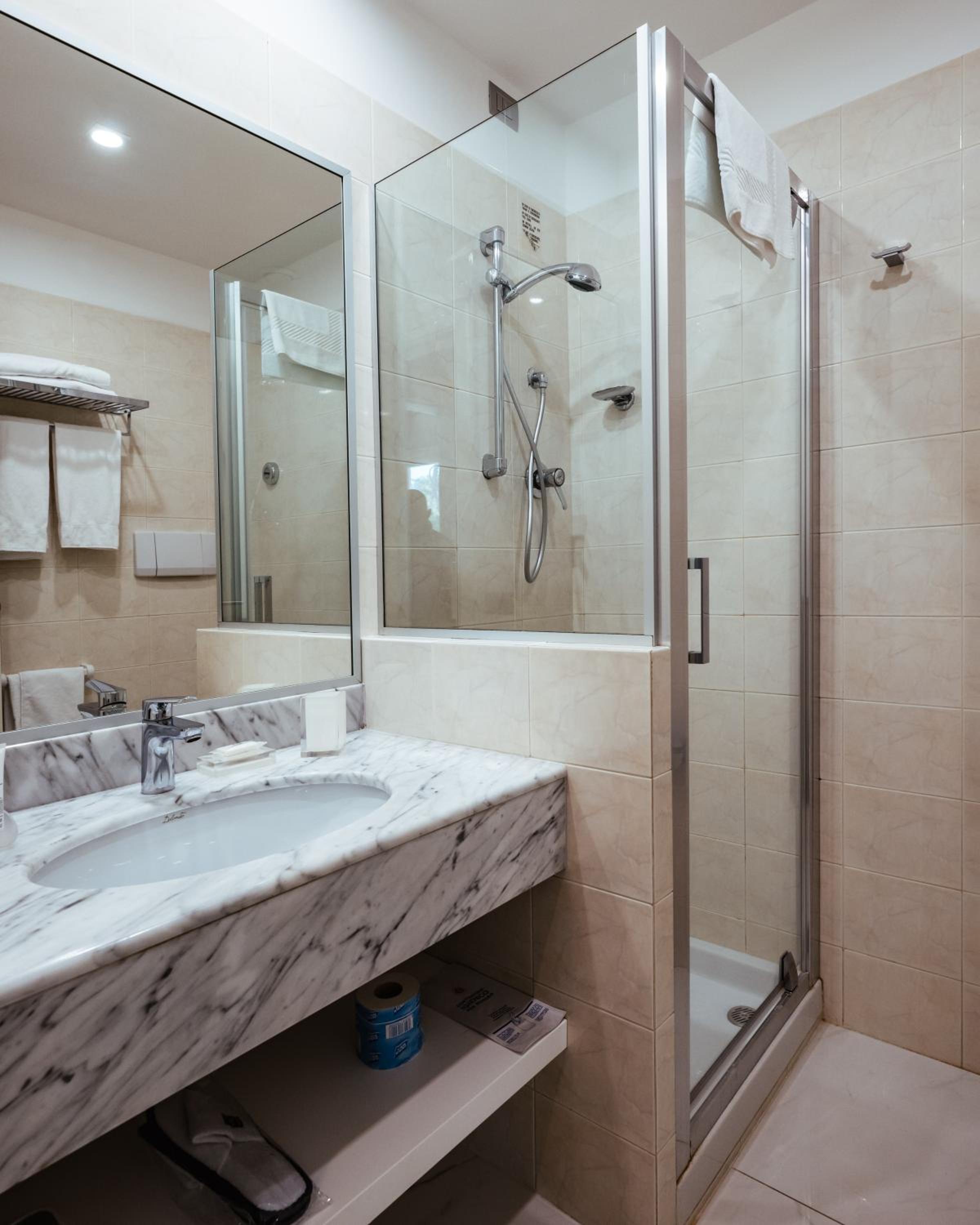 Classic Double or Twin Room - Photo 4