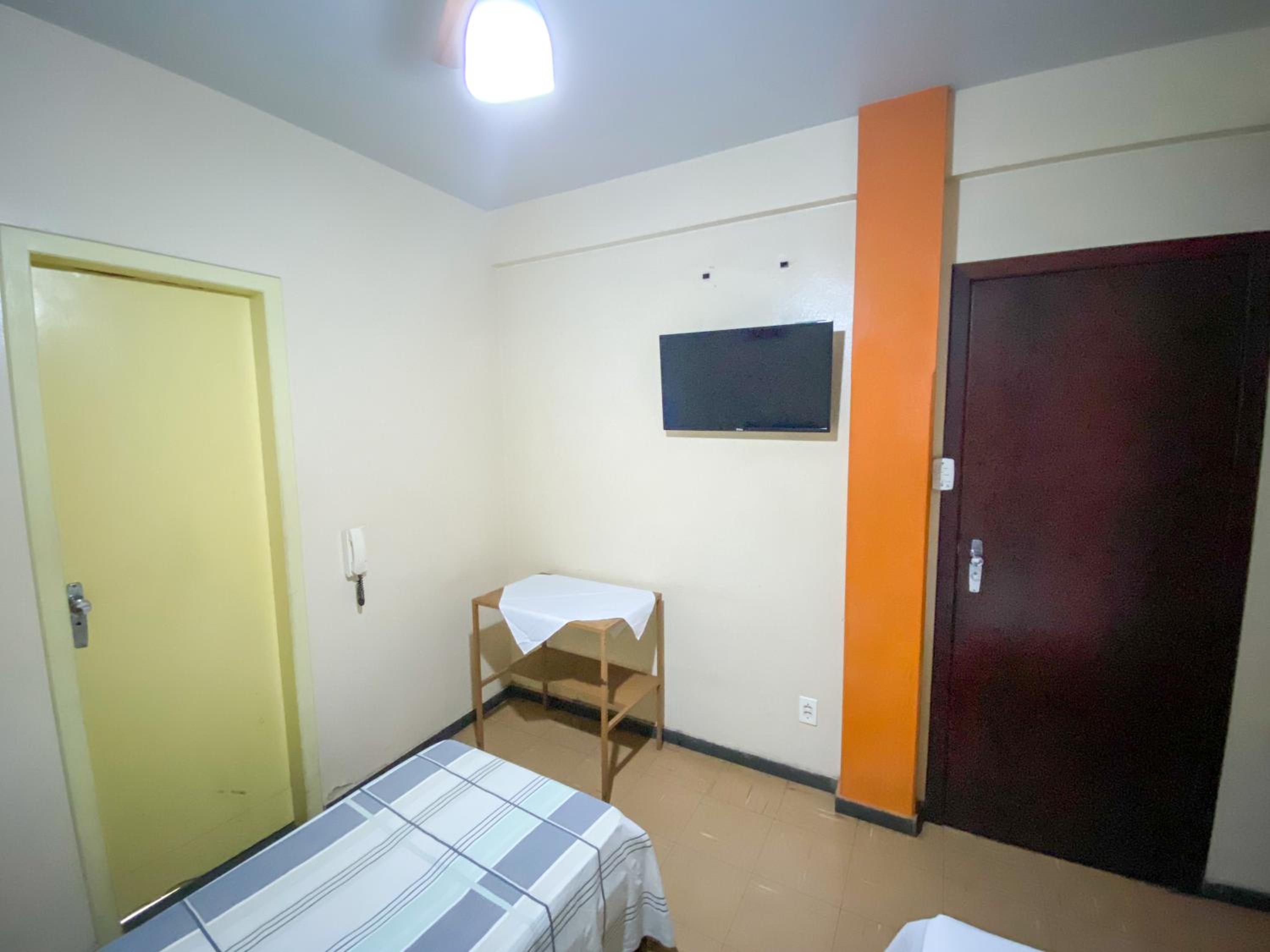 Twin Room With Private Bathroom photo 3