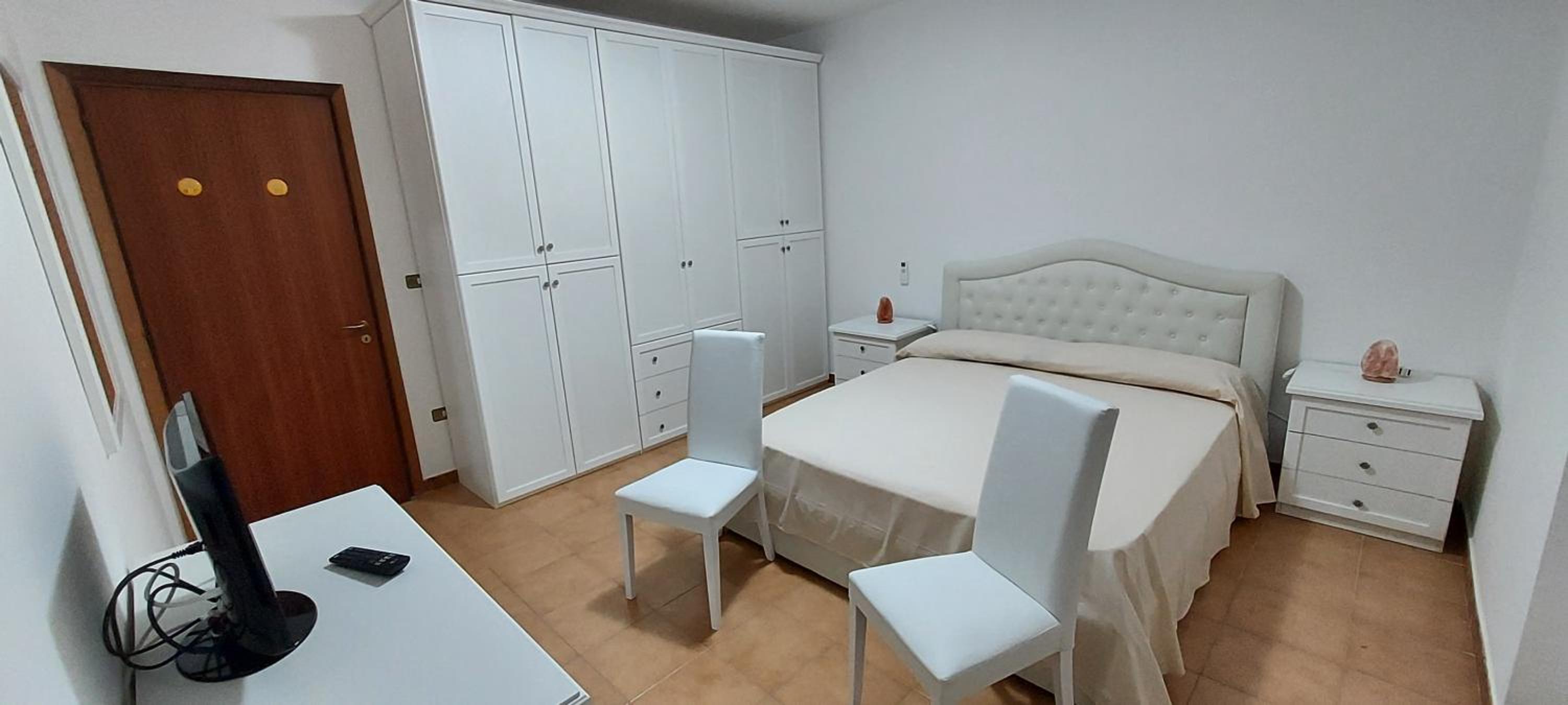 Two-Bedroom House - Photo 1