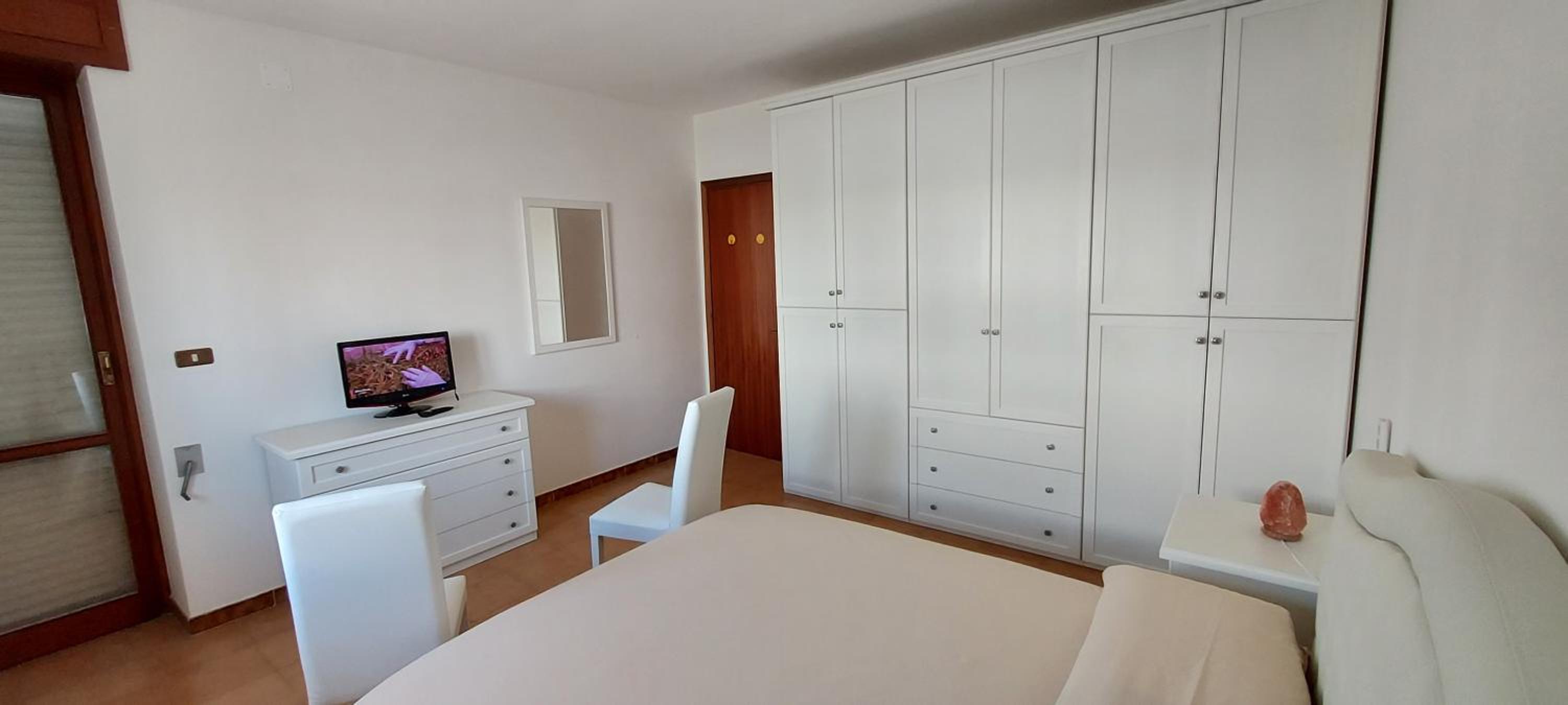 Two-Bedroom House - Photo 10