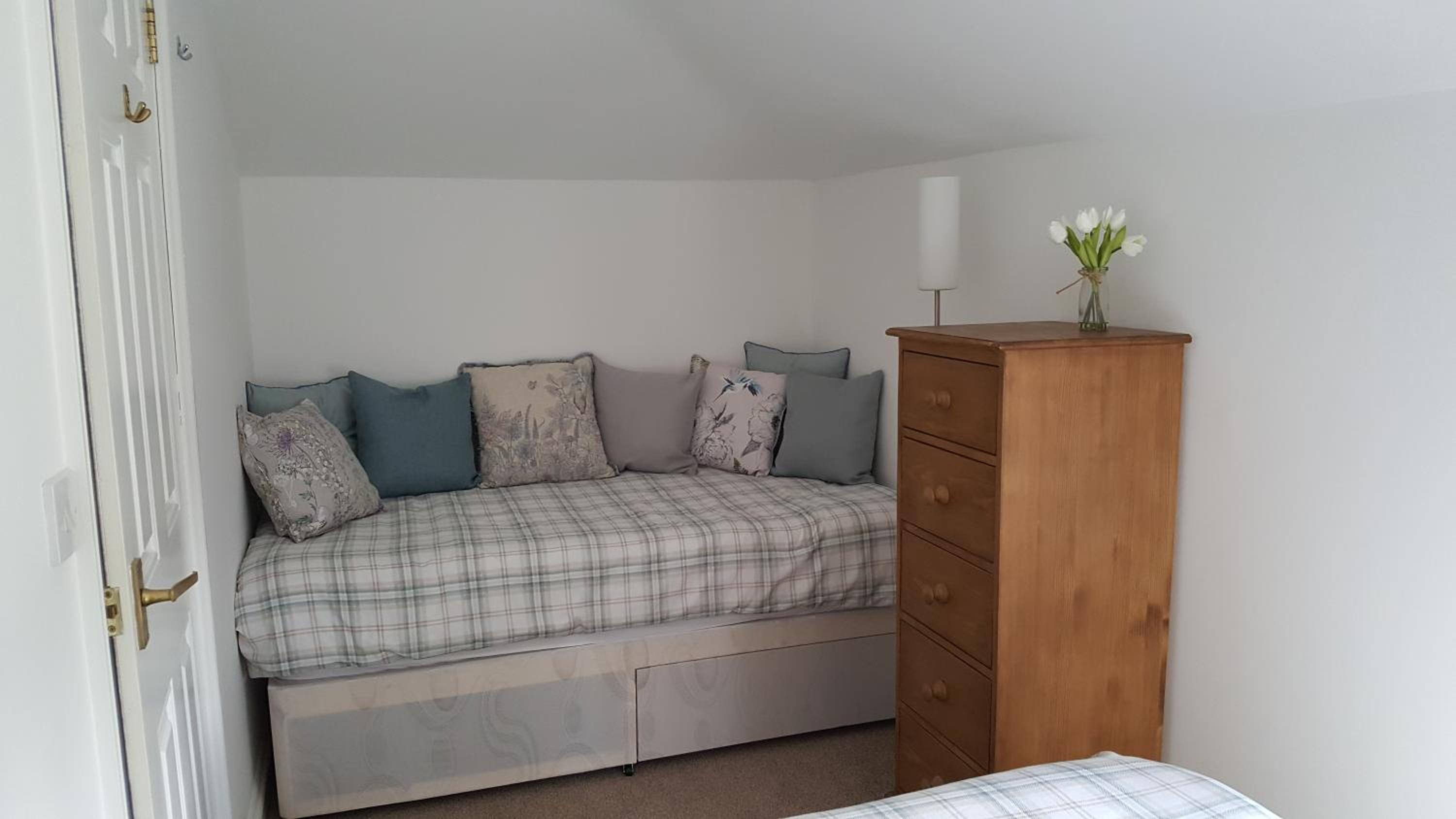 Three-Bedroom House photo 2