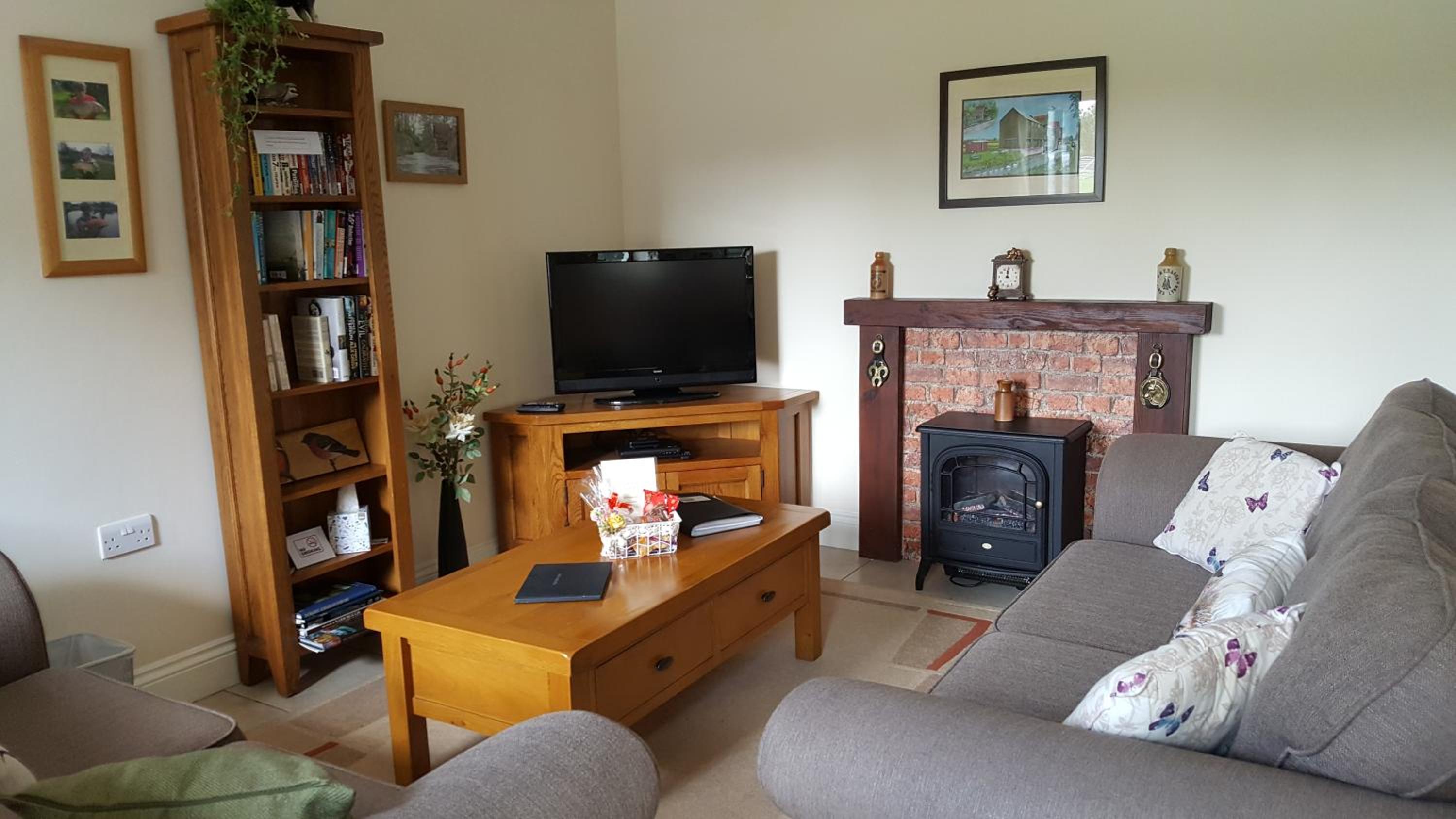 Three-Bedroom House photo 3