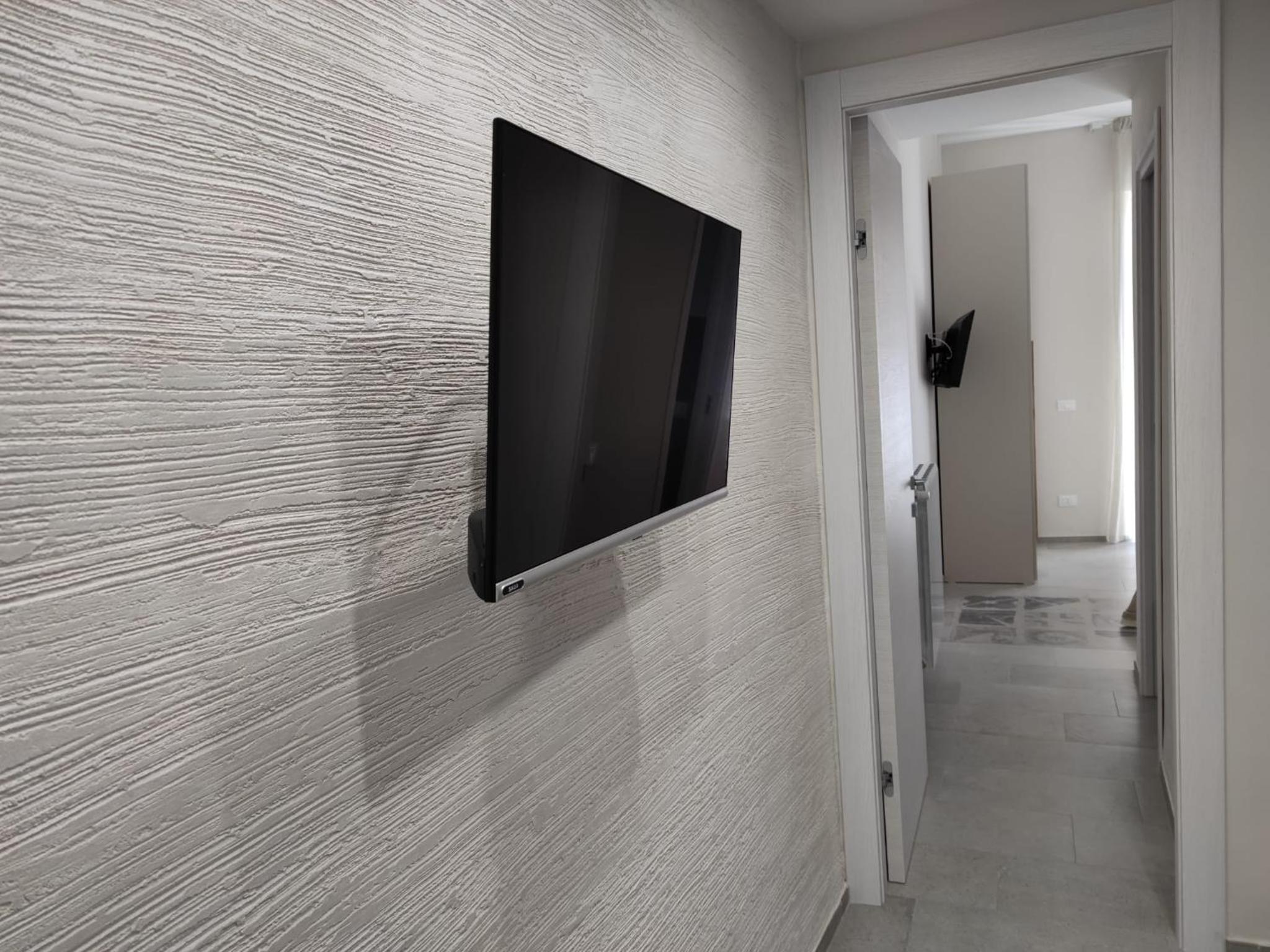 One-Bedroom House - Photo 57