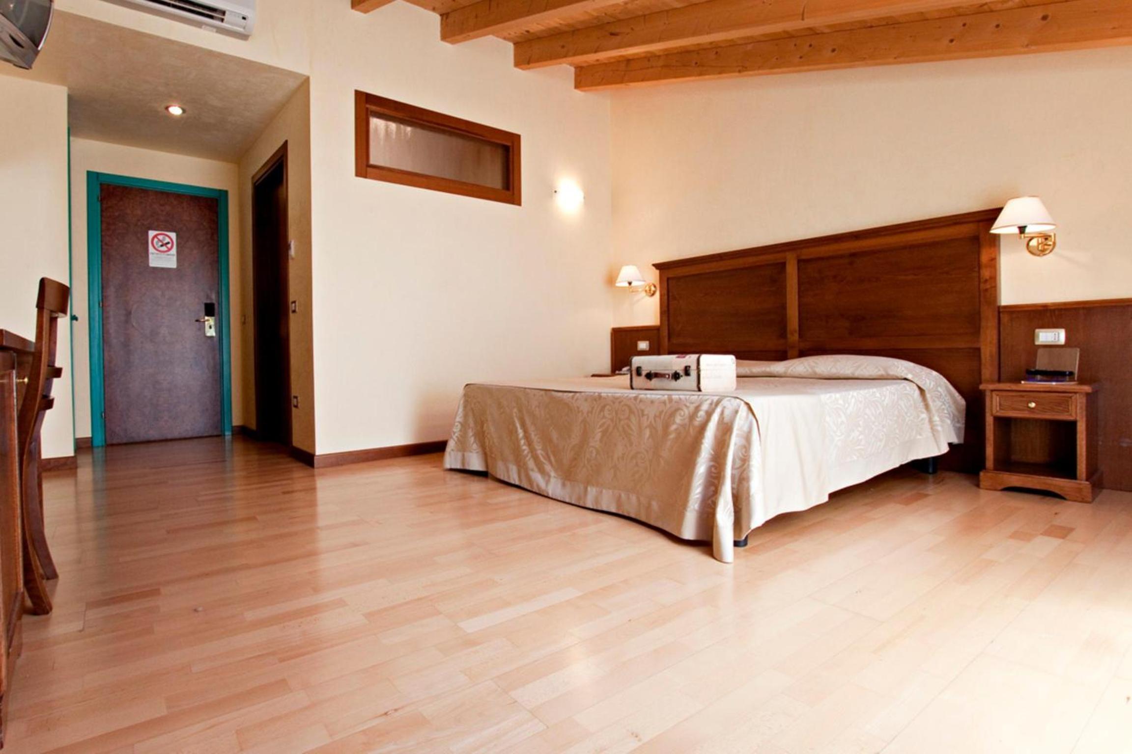 Double Room with Daily Pool Access  - Photo 6