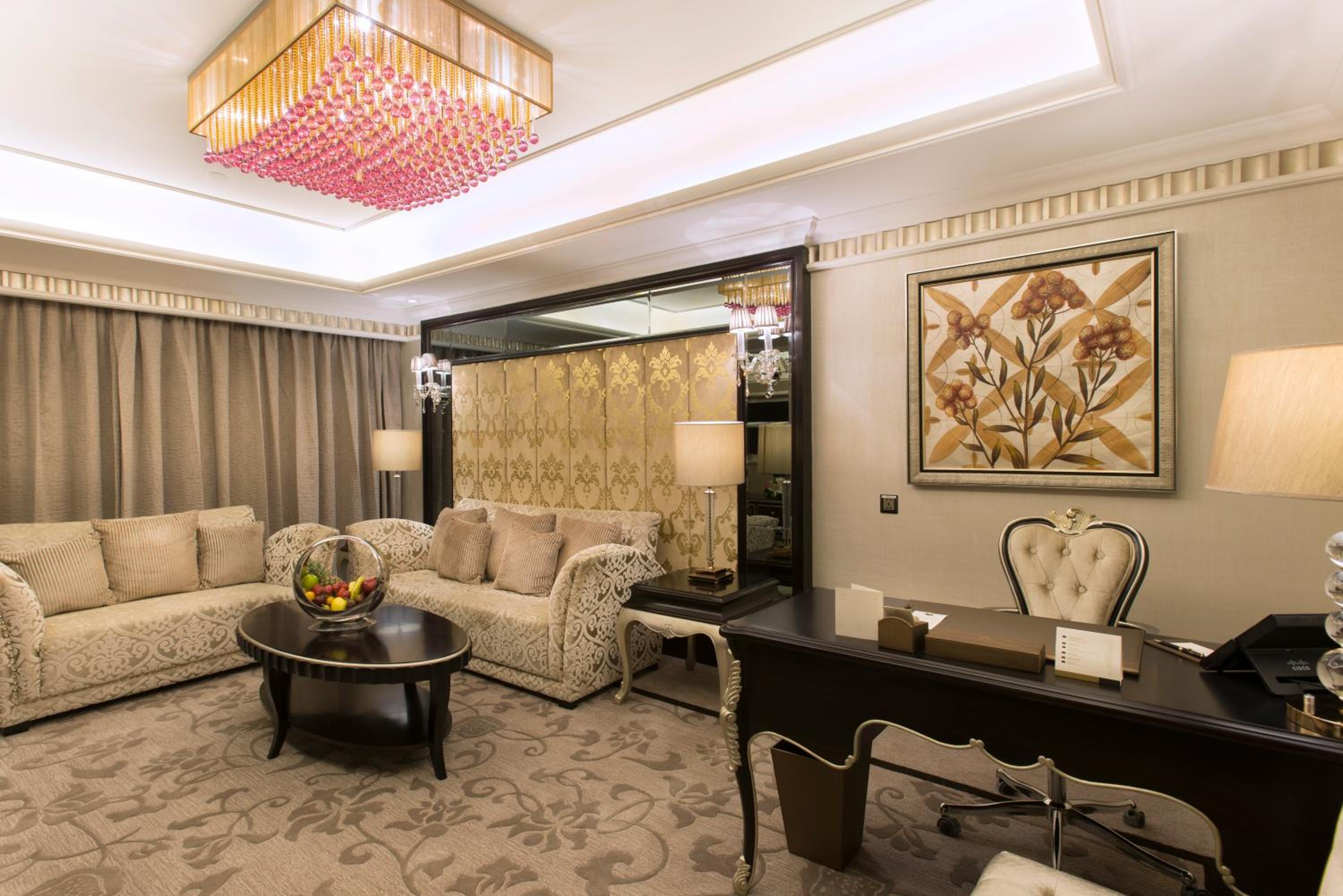 Premium Suite - Photo 6