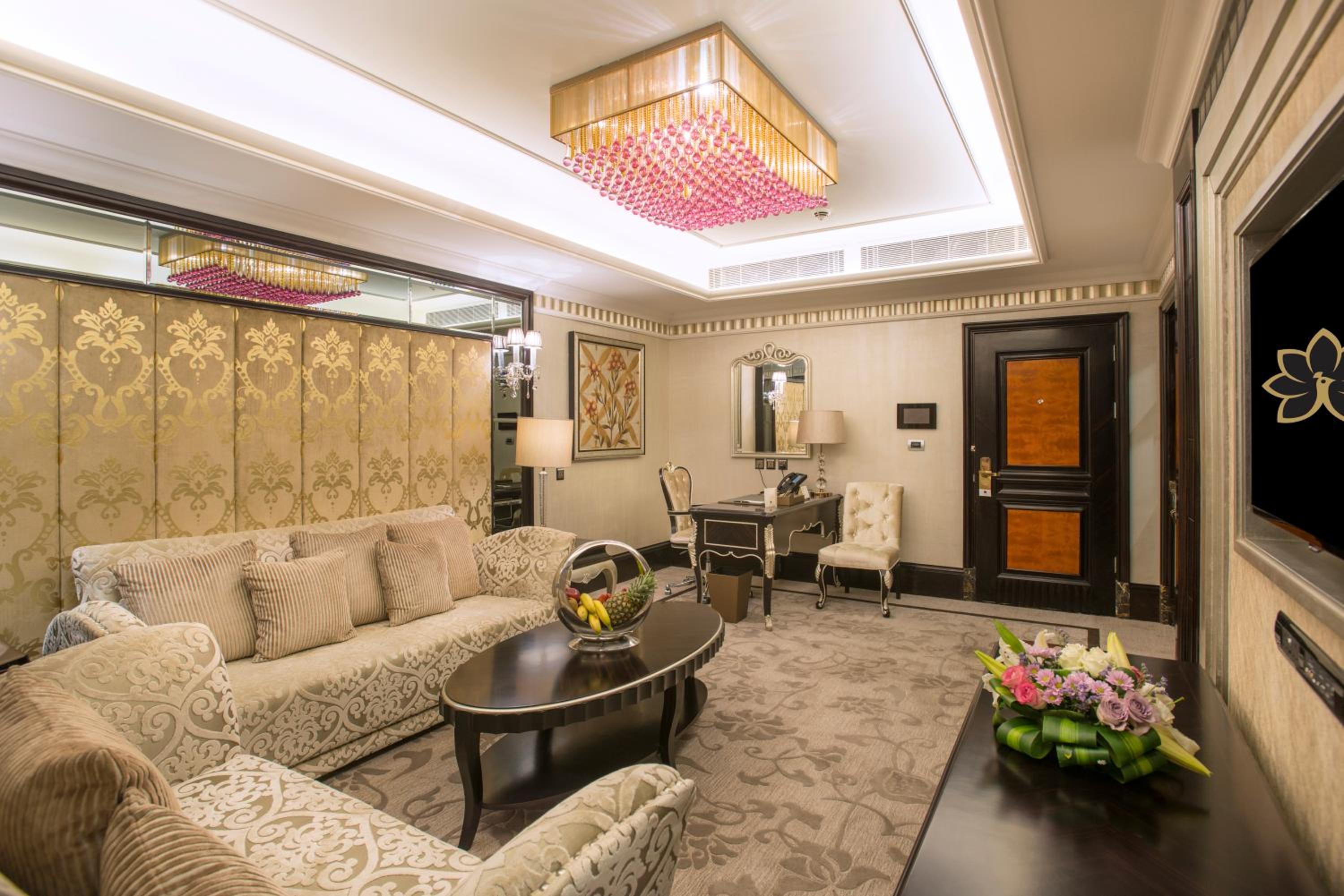 Premium Suite - Photo 5