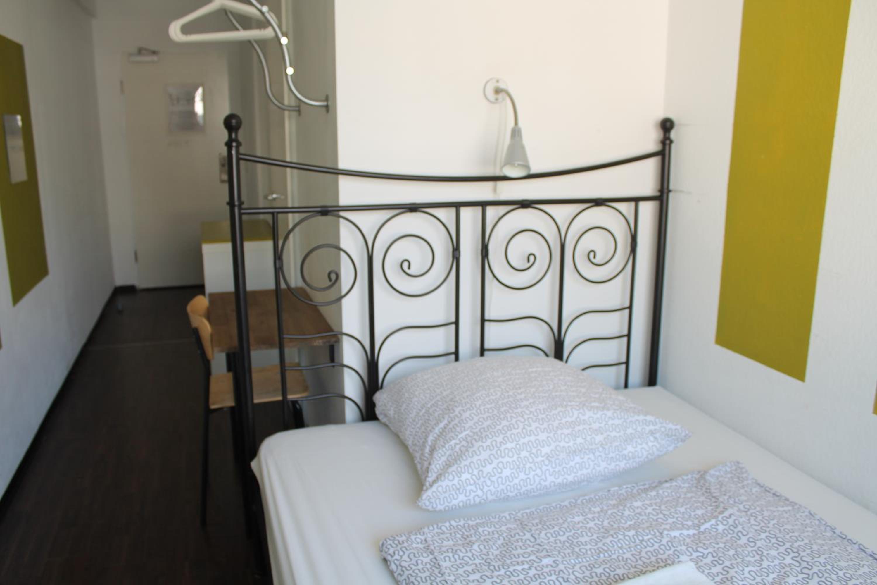Single Room with Bathroom photo 3