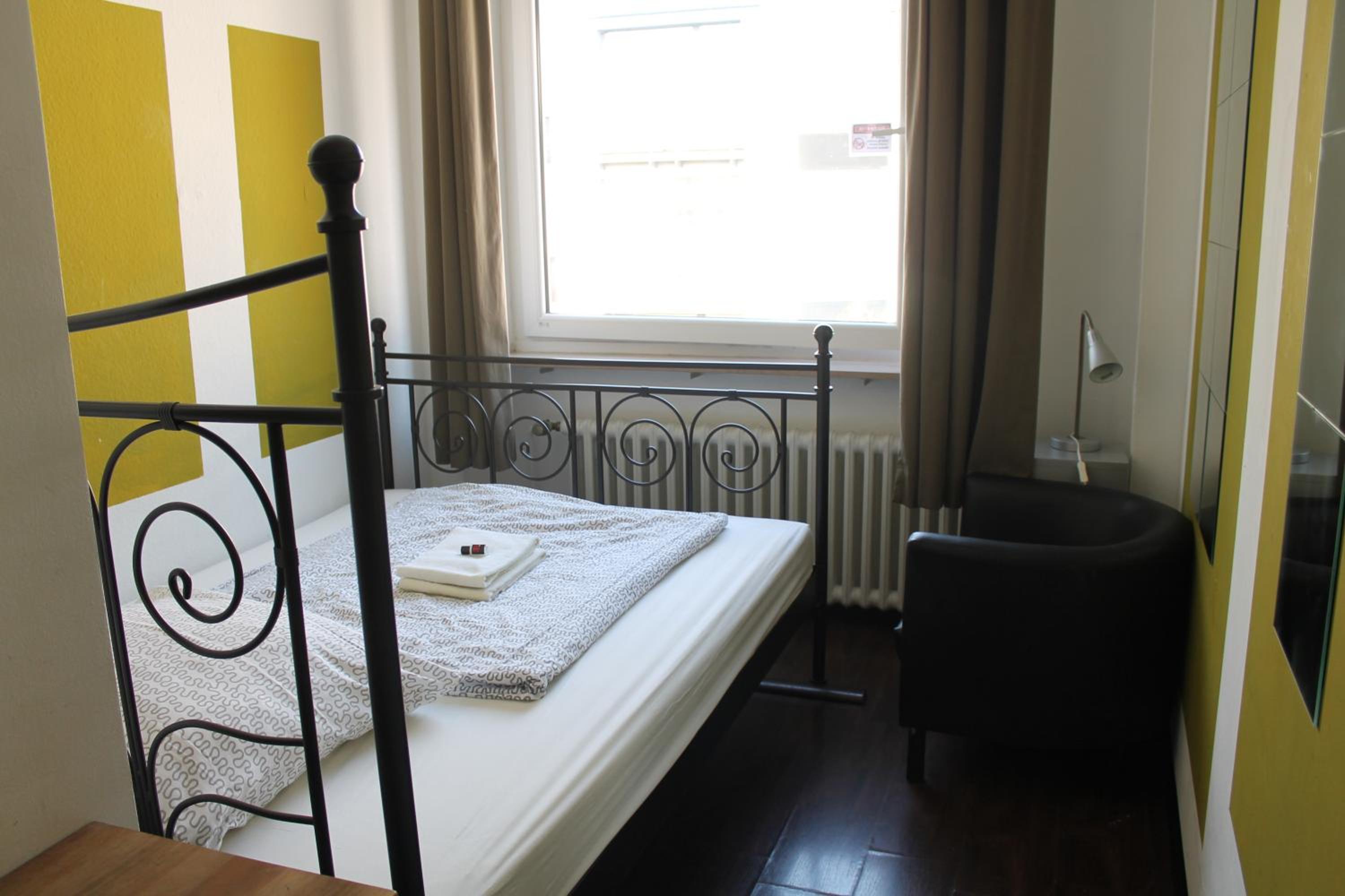Single Room with Bathroom photo 1