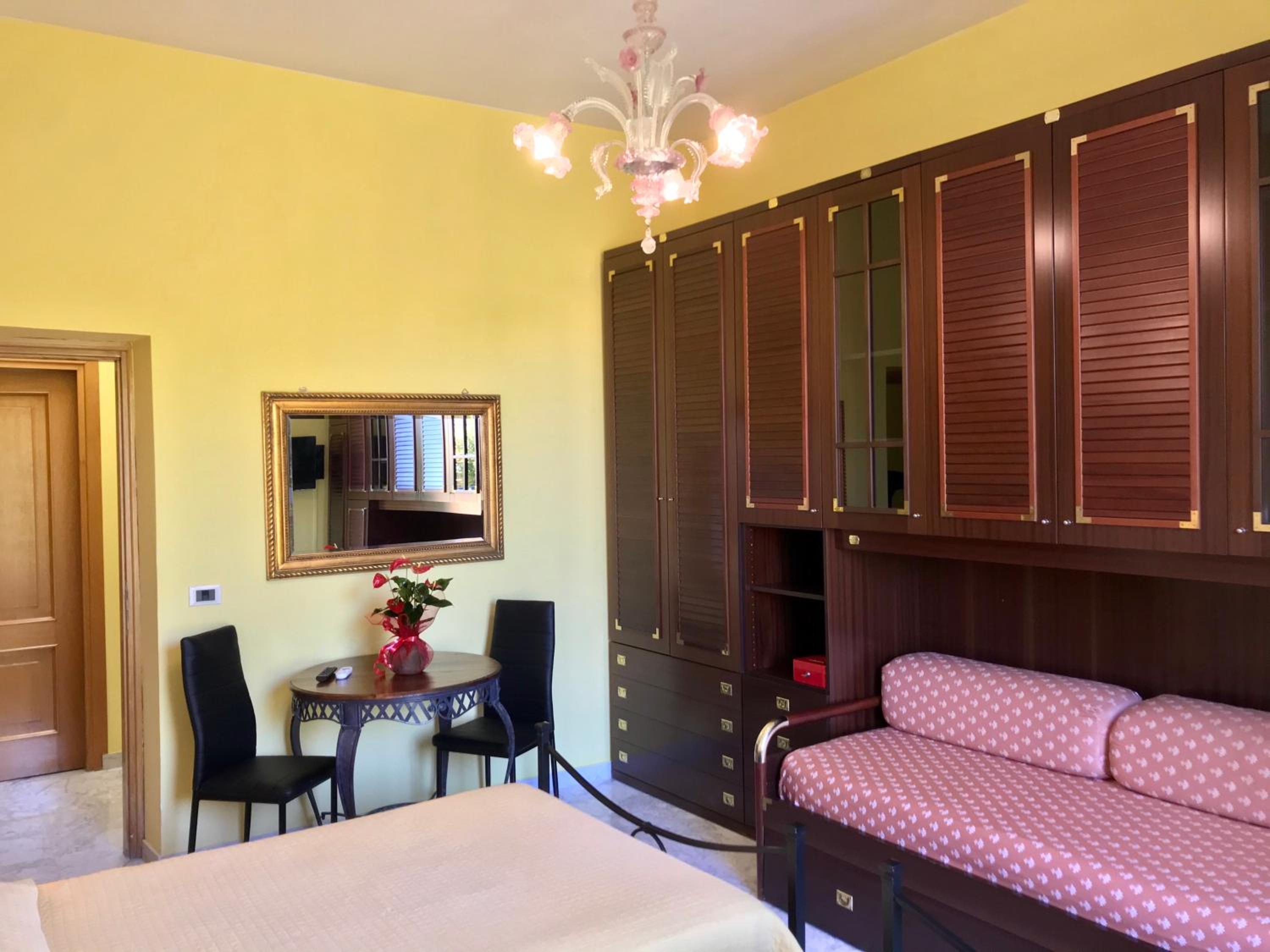 Twin Room with Private External Bathroom