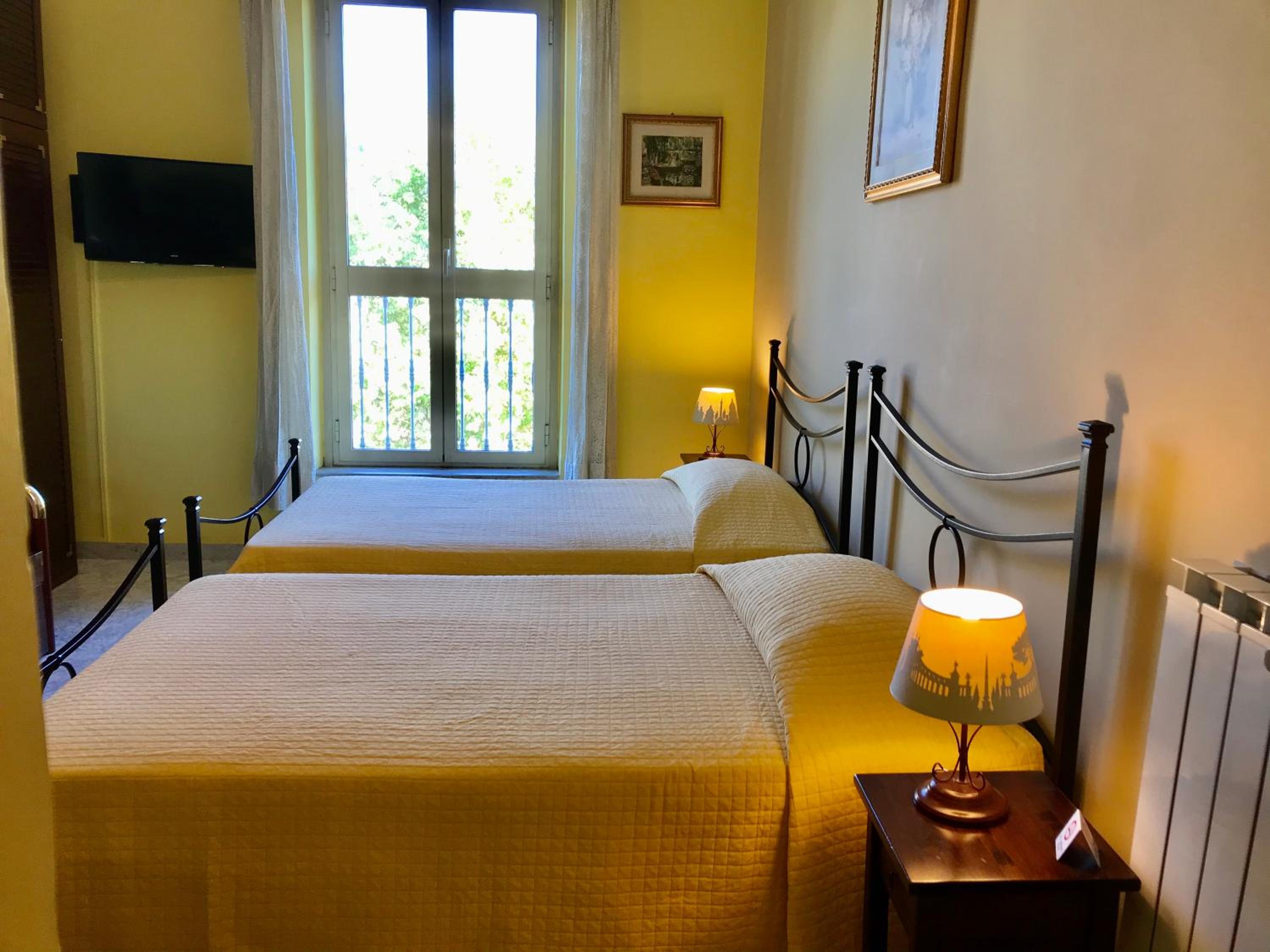 Twin Room with Private External Bathroom photo 3