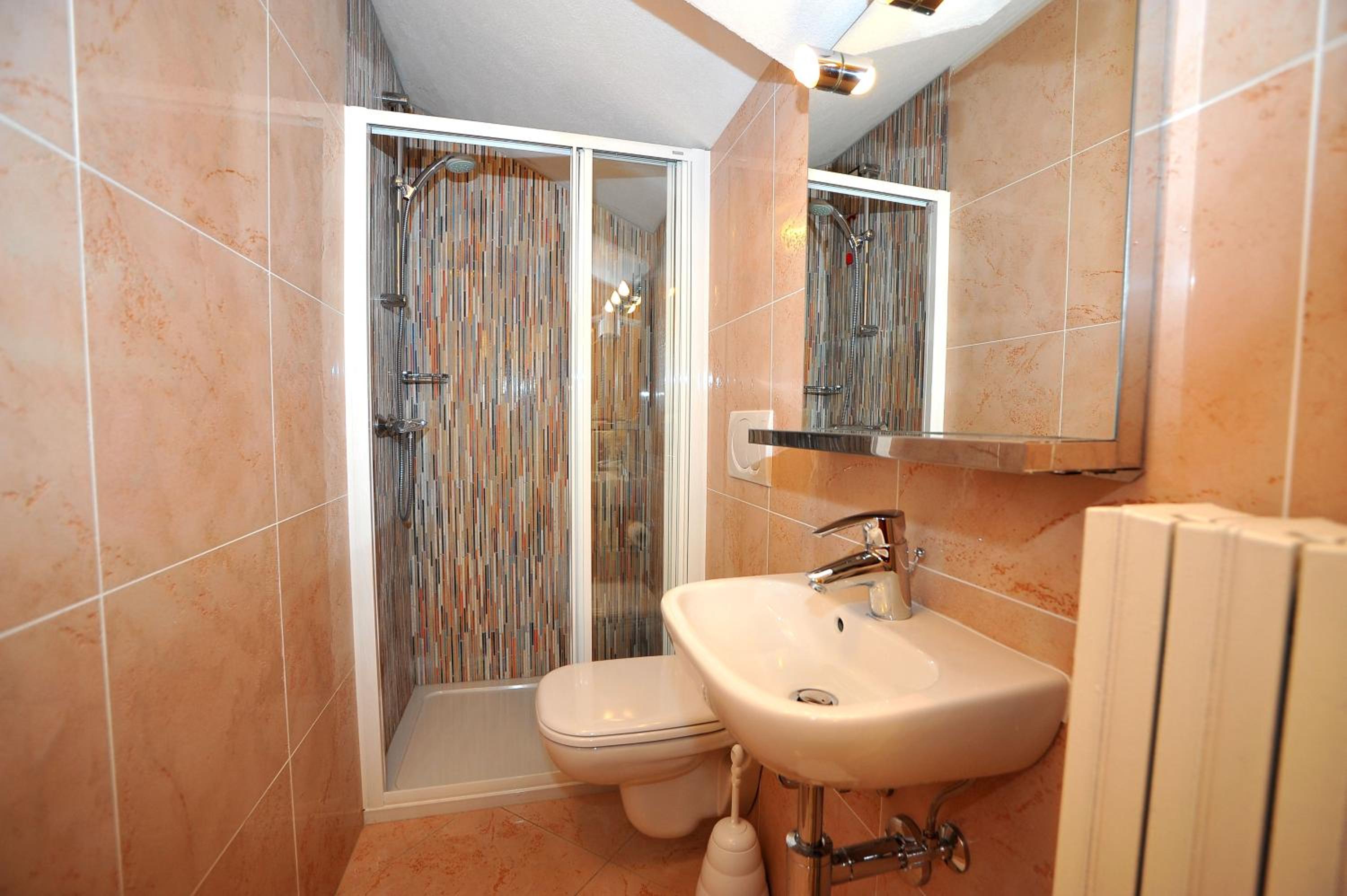 Two-Bedroom Apartment (6 Adults) photo 3