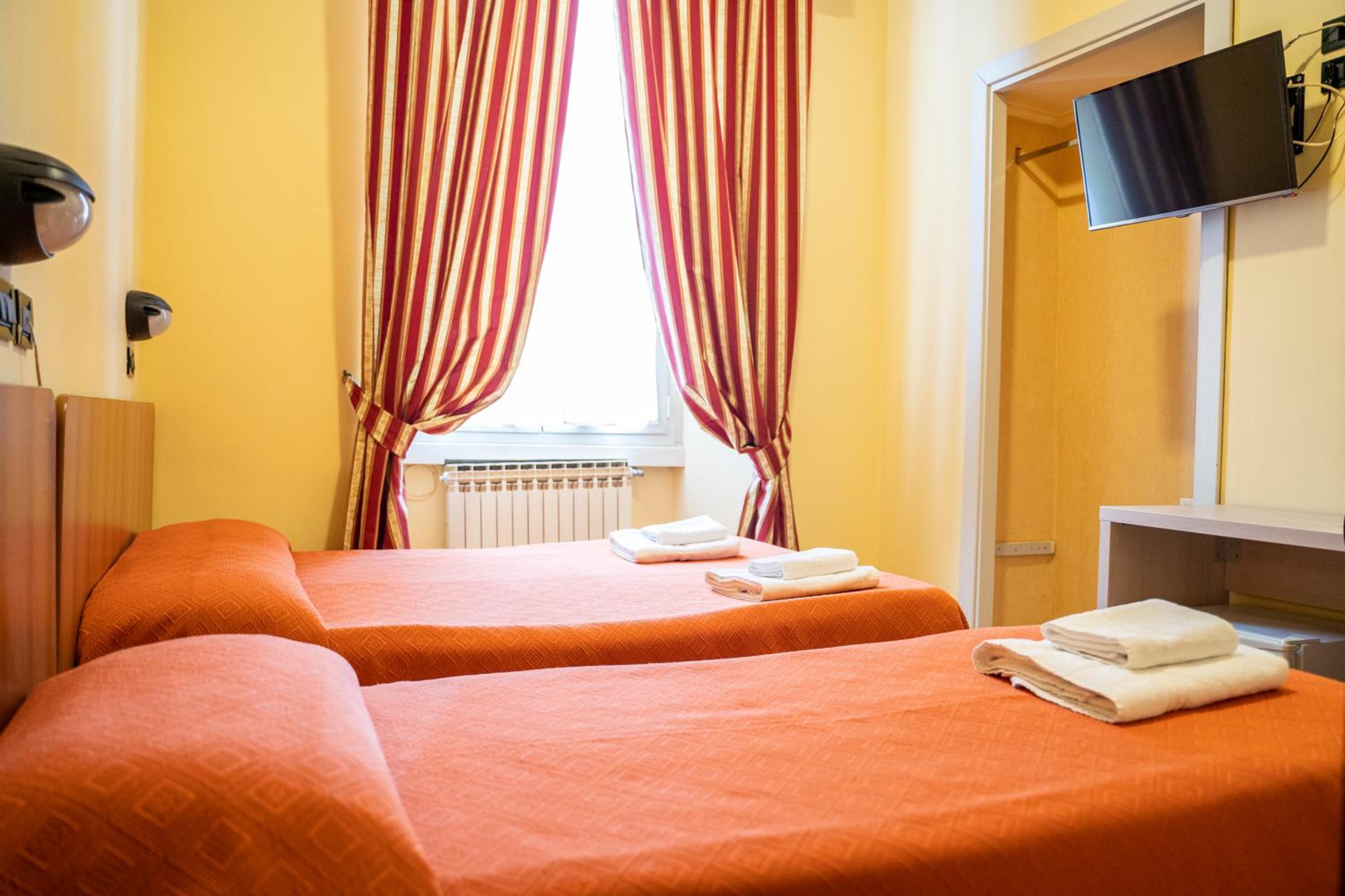 Classic Triple Room photo 2