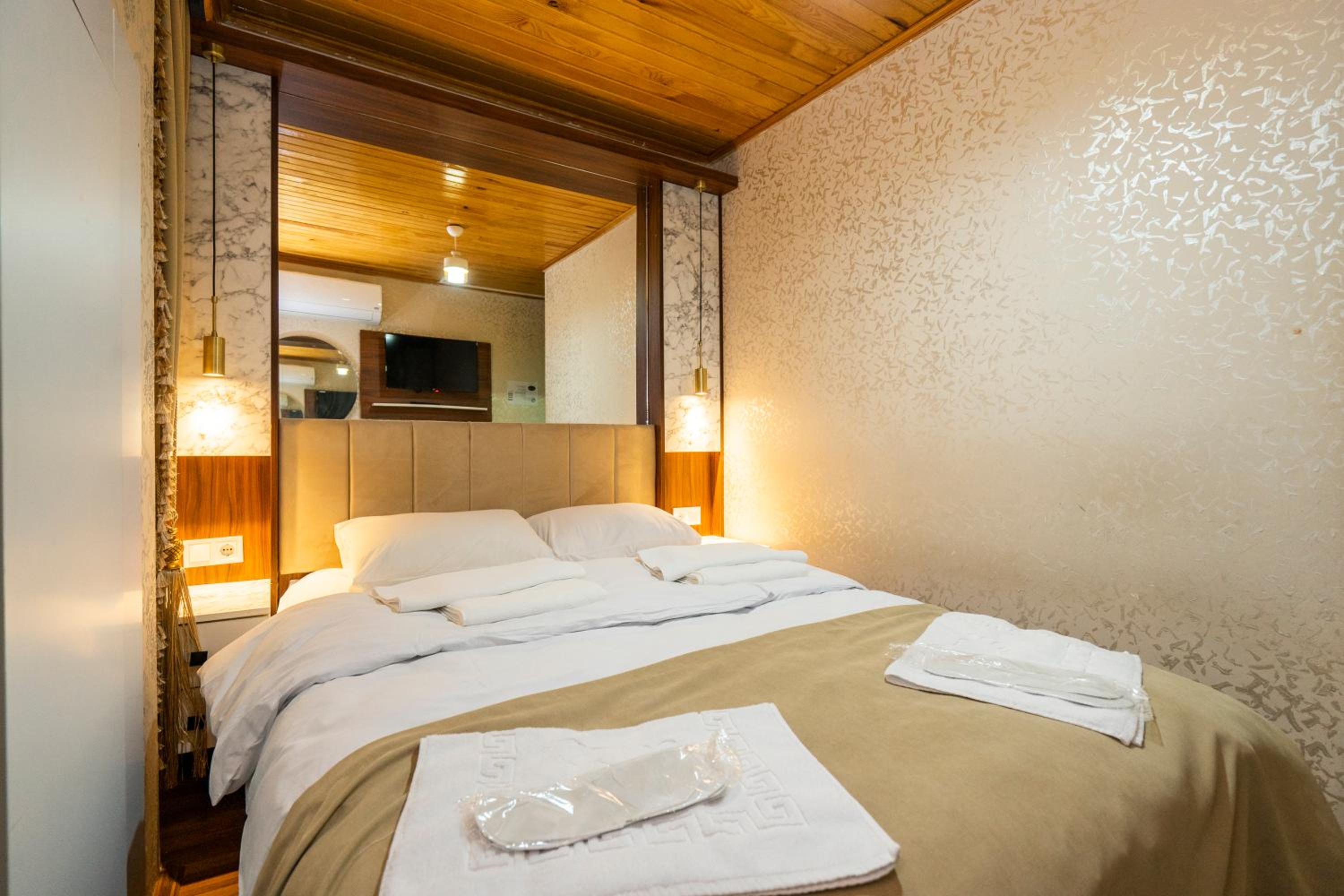 Budget Double Room photo 2
