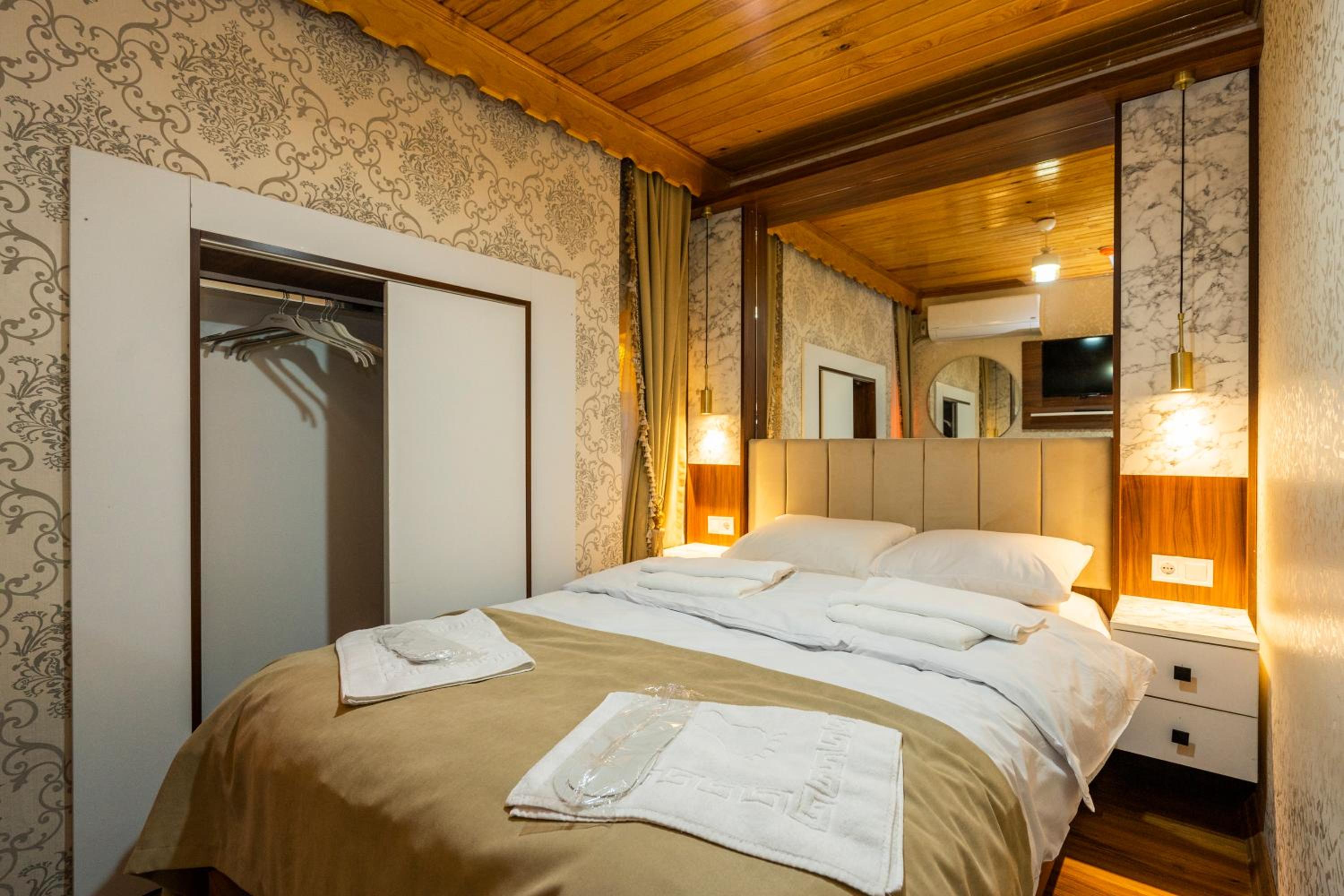 Budget Double Room photo 3